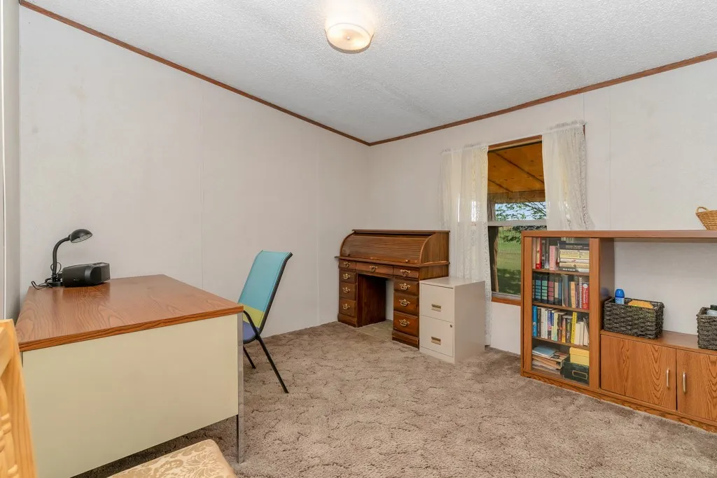 Mobile Home For Sale in Hill County , 409 S Main, Covington, Texas 76636, 3 Bedroom, 2 Bathroom, Garage spaces, 1,568 Sqft, built in 1996, mls#21350998, Real Estate Agent in Covington, Homes For Sale in Hill county, Homes For Sale in Covington, Realtor in Covington Texas, Real Estate Brokerage Independent Realty Texas, Luminita Cordes Realtor