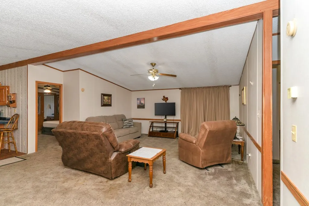 Mobile Home For Sale in Hill County , 409 S Main, Covington, Texas 76636, 3 Bedroom, 2 Bathroom, Garage spaces, 1,568 Sqft, built in 1996, mls#21350998, Real Estate Agent in Covington, Homes For Sale in Hill county, Homes For Sale in Covington, Realtor in Covington Texas, Real Estate Brokerage Independent Realty Texas, Luminita Cordes Realtor