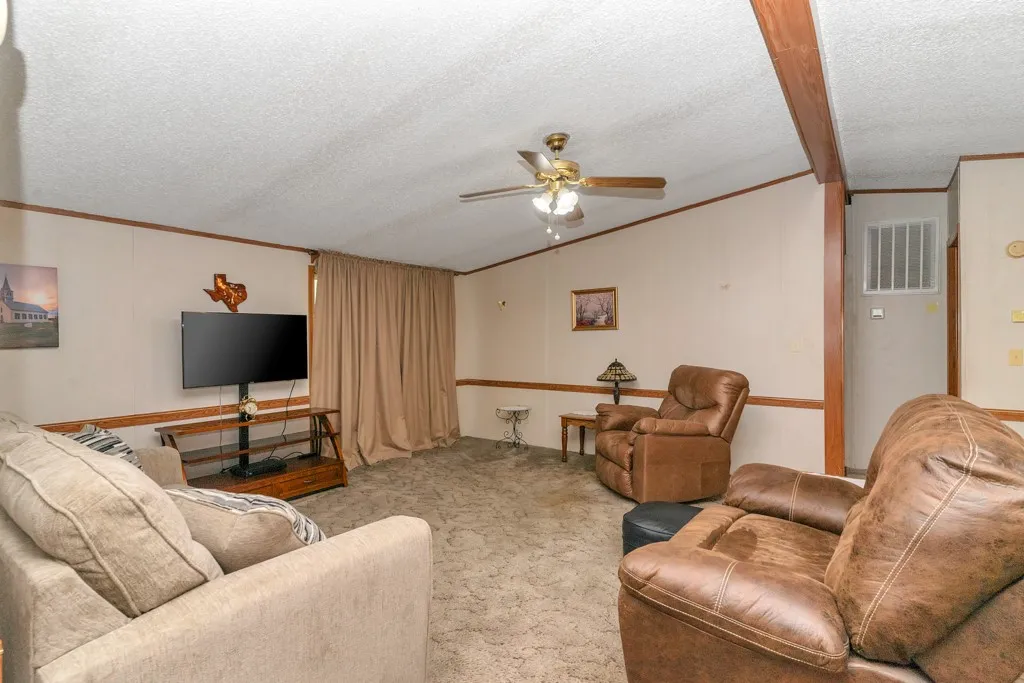 Mobile Home For Sale in Hill County , 409 S Main, Covington, Texas 76636, 3 Bedroom, 2 Bathroom, Garage spaces, 1,568 Sqft, built in 1996, mls#21350998, Real Estate Agent in Covington, Homes For Sale in Hill county, Homes For Sale in Covington, Realtor in Covington Texas, Real Estate Brokerage Independent Realty Texas, Luminita Cordes Realtor