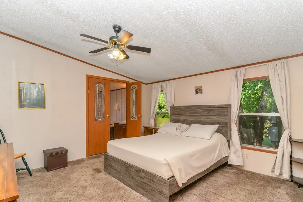 Mobile Home For Sale in Hill County , 409 S Main, Covington, Texas 76636, 3 Bedroom, 2 Bathroom, Garage spaces, 1,568 Sqft, built in 1996, mls#21350998, Real Estate Agent in Covington, Homes For Sale in Hill county, Homes For Sale in Covington, Realtor in Covington Texas, Real Estate Brokerage Independent Realty Texas, Luminita Cordes Realtor