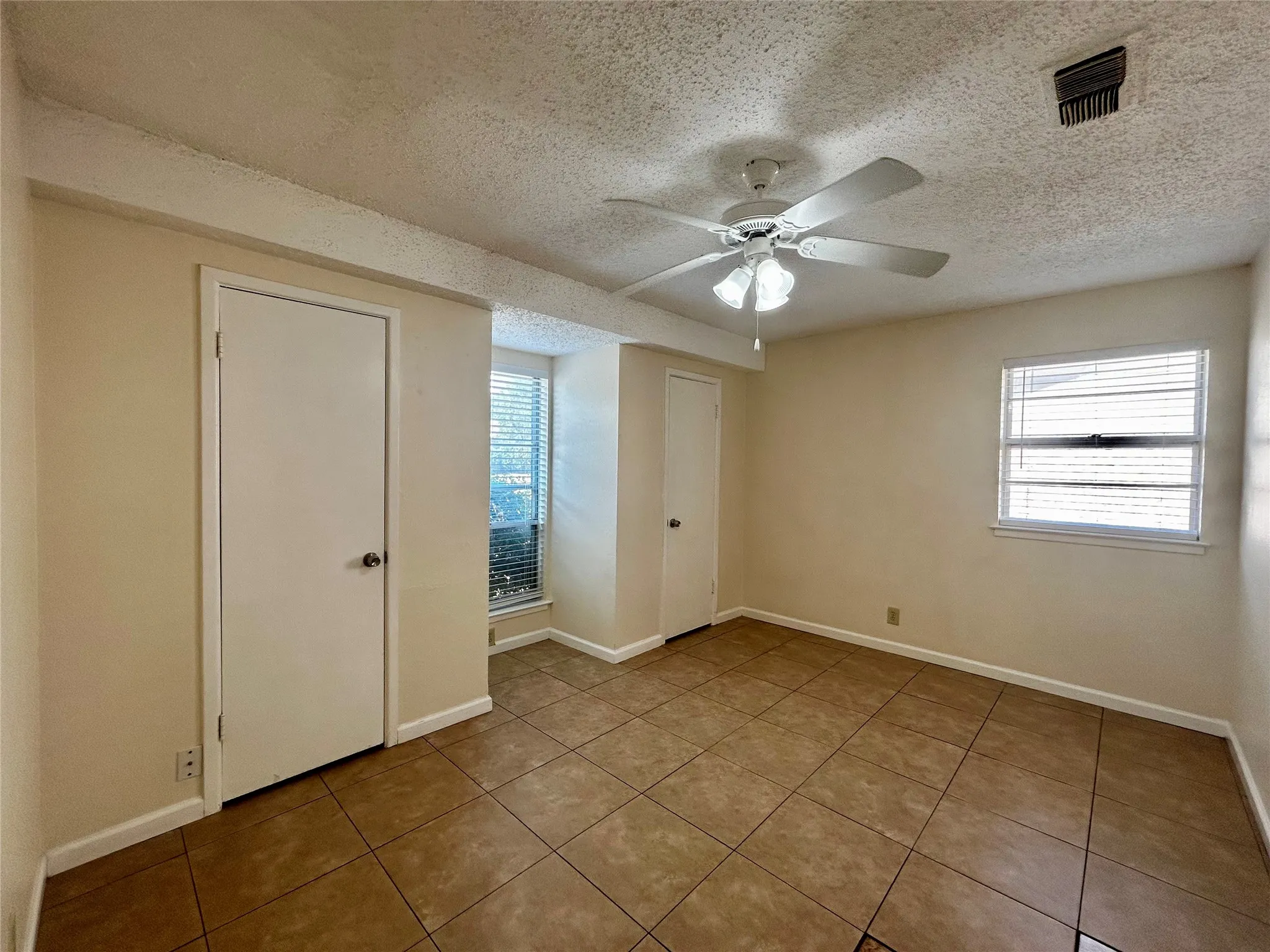 Single Family Residence For Rent in Tarrant County , 5908 Derek Drive, Watauga, Texas 76148, 3 Bedroom, 2 Bathroom, 2 Garage spaces, 1,356 Sqft, built in 1968, mls#21351024, Real Estate Agent in Watauga, Homes For Rent in Tarrant county, Homes For Rent in Watauga, Realtor in Watauga Texas, Real Estate Brokerage Independent Realty Texas, Luminita Cordes Realtor