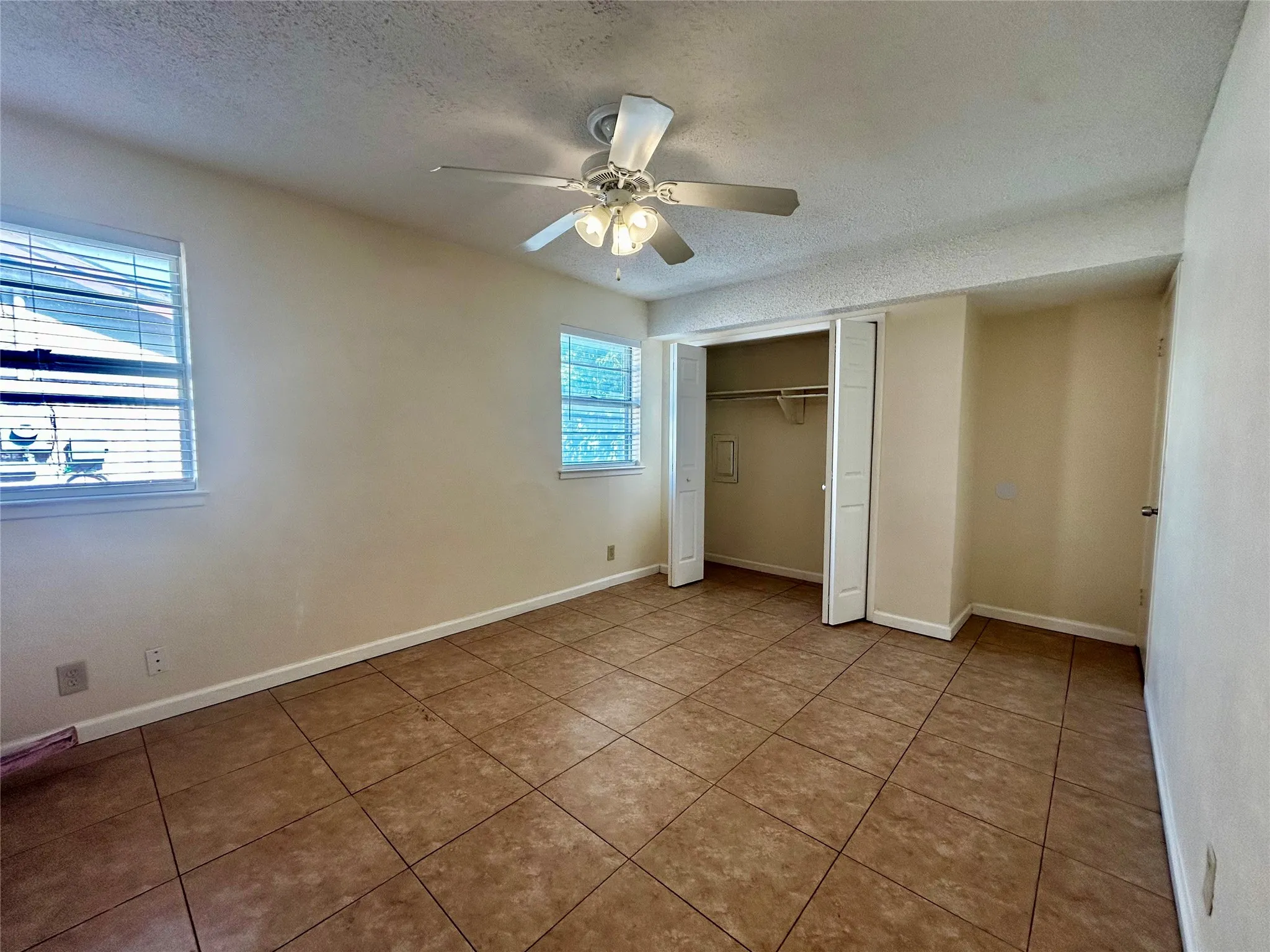 Single Family Residence For Rent in Tarrant County , 5908 Derek Drive, Watauga, Texas 76148, 3 Bedroom, 2 Bathroom, 2 Garage spaces, 1,356 Sqft, built in 1968, mls#21351024, Real Estate Agent in Watauga, Homes For Rent in Tarrant county, Homes For Rent in Watauga, Realtor in Watauga Texas, Real Estate Brokerage Independent Realty Texas, Luminita Cordes Realtor
