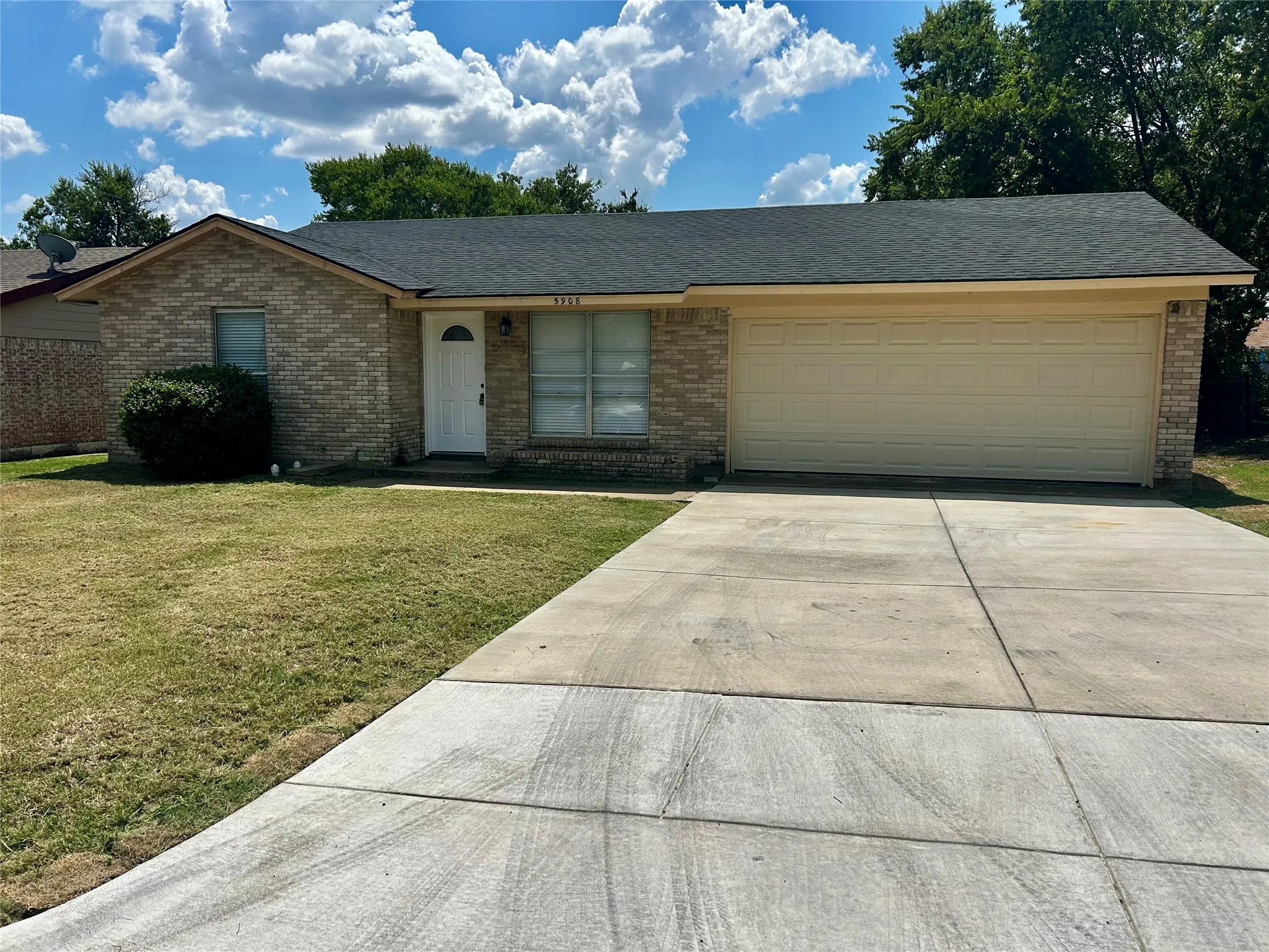 Single Family Residence For Rent in Tarrant County , 5908 Derek Drive, Watauga, Texas 76148, 3 Bedroom, 2 Bathroom, 2 Garage spaces, 1,356 Sqft, built in 1968, mls#21351024, Real Estate Agent in Watauga, Homes For Rent in Tarrant county, Homes For Rent in Watauga, Realtor in Watauga Texas, Real Estate Brokerage Independent Realty Texas, Luminita Cordes Realtor