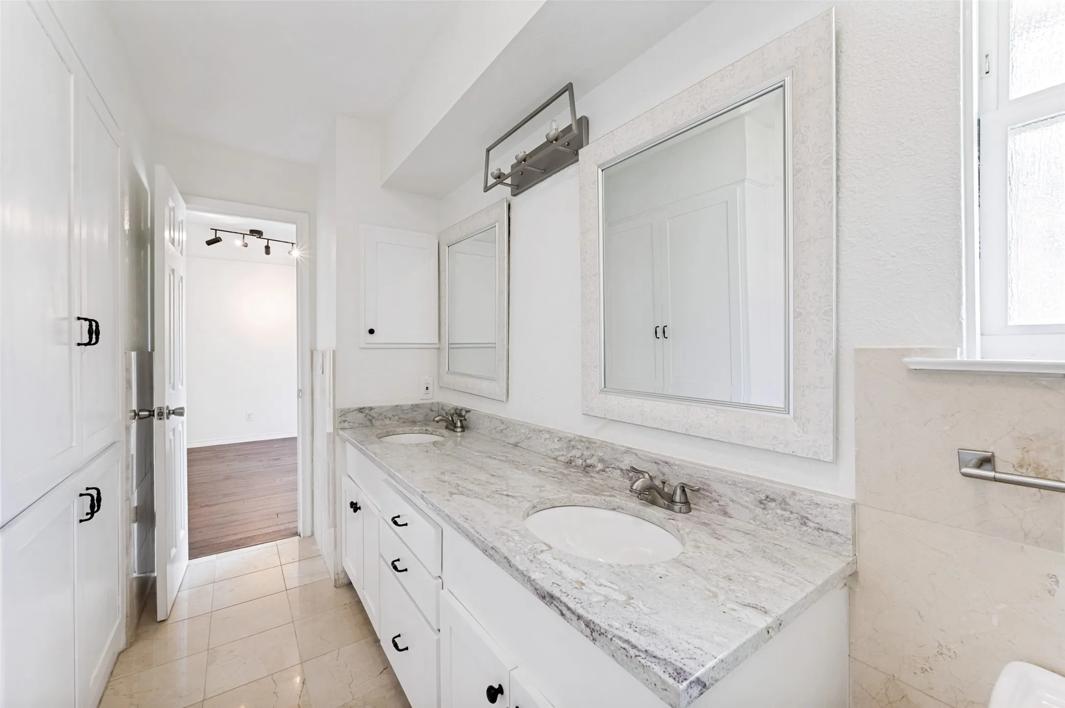 Single Family Residence For Sale in Dallas County , 3206 Rotan Lane, Dallas, Texas 75229, 5 Bedroom, 5 Bathroom, 2 Garage spaces, 4,276 Sqft, built in 1967, mls#21350983, Real Estate Agent in Dallas, Homes For Sale in Dallas county, Homes For Sale in Dallas, Realtor in Dallas Texas, Real Estate Brokerage Independent Realty Texas, Luminita Cordes Realtor