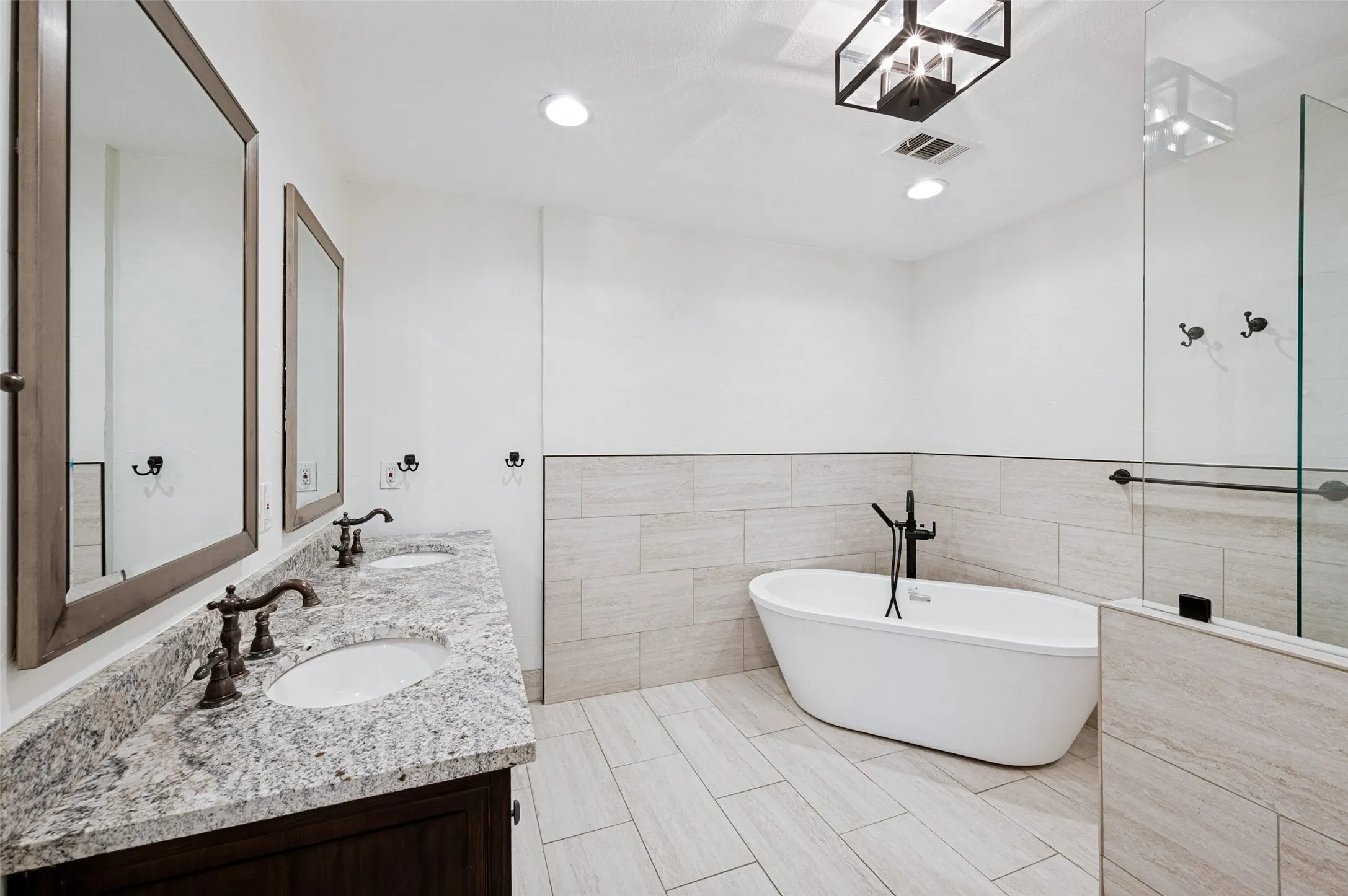 Single Family Residence For Sale in Dallas County , 3206 Rotan Lane, Dallas, Texas 75229, 5 Bedroom, 5 Bathroom, 2 Garage spaces, 4,276 Sqft, built in 1967, mls#21350983, Real Estate Agent in Dallas, Homes For Sale in Dallas county, Homes For Sale in Dallas, Realtor in Dallas Texas, Real Estate Brokerage Independent Realty Texas, Luminita Cordes Realtor