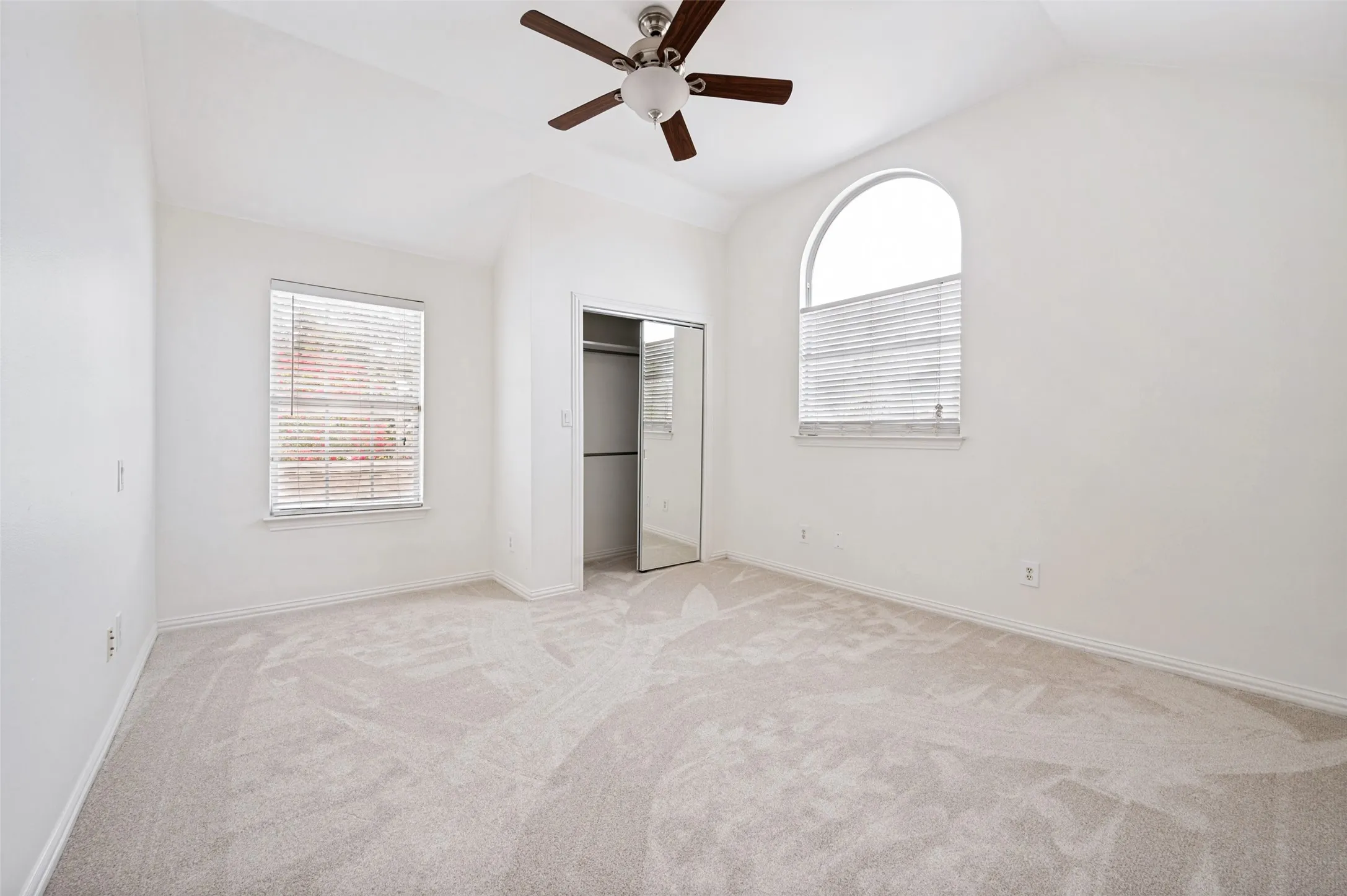 Single Family Residence For Sale in Dallas County , 3206 Rotan Lane, Dallas, Texas 75229, 5 Bedroom, 5 Bathroom, 2 Garage spaces, 4,276 Sqft, built in 1967, mls#21350983, Real Estate Agent in Dallas, Homes For Sale in Dallas county, Homes For Sale in Dallas, Realtor in Dallas Texas, Real Estate Brokerage Independent Realty Texas, Luminita Cordes Realtor