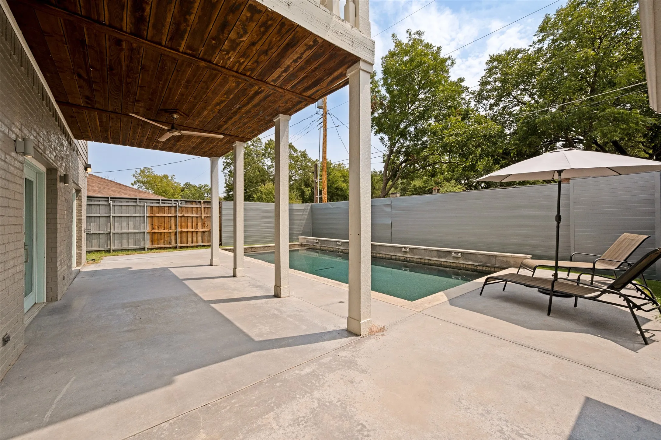 Single Family Residence For Sale in Dallas County , 3206 Rotan Lane, Dallas, Texas 75229, 5 Bedroom, 5 Bathroom, 2 Garage spaces, 4,276 Sqft, built in 1967, mls#21350983, Real Estate Agent in Dallas, Homes For Sale in Dallas county, Homes For Sale in Dallas, Realtor in Dallas Texas, Real Estate Brokerage Independent Realty Texas, Luminita Cordes Realtor