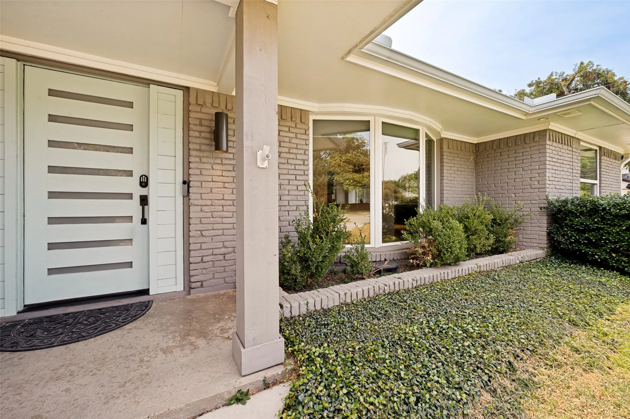 Single Family Residence For Sale in Dallas County , 3206 Rotan Lane, Dallas, Texas 75229, 5 Bedroom, 5 Bathroom, 2 Garage spaces, 4,276 Sqft, built in 1967, mls#21350983, Real Estate Agent in Dallas, Homes For Sale in Dallas county, Homes For Sale in Dallas, Realtor in Dallas Texas, Real Estate Brokerage Independent Realty Texas, Luminita Cordes Realtor