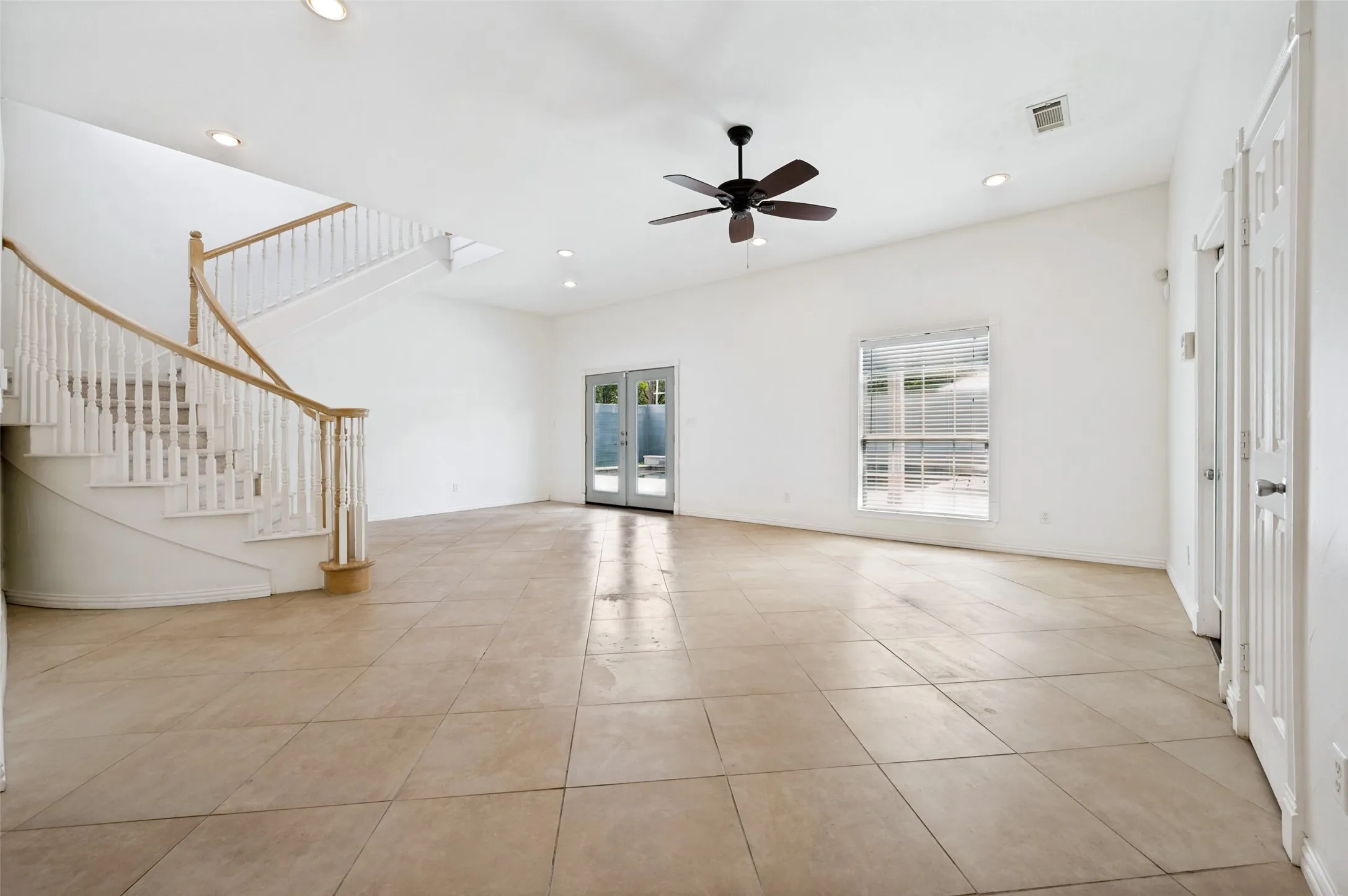 Single Family Residence For Sale in Dallas County , 3206 Rotan Lane, Dallas, Texas 75229, 5 Bedroom, 5 Bathroom, 2 Garage spaces, 4,276 Sqft, built in 1967, mls#21350983, Real Estate Agent in Dallas, Homes For Sale in Dallas county, Homes For Sale in Dallas, Realtor in Dallas Texas, Real Estate Brokerage Independent Realty Texas, Luminita Cordes Realtor