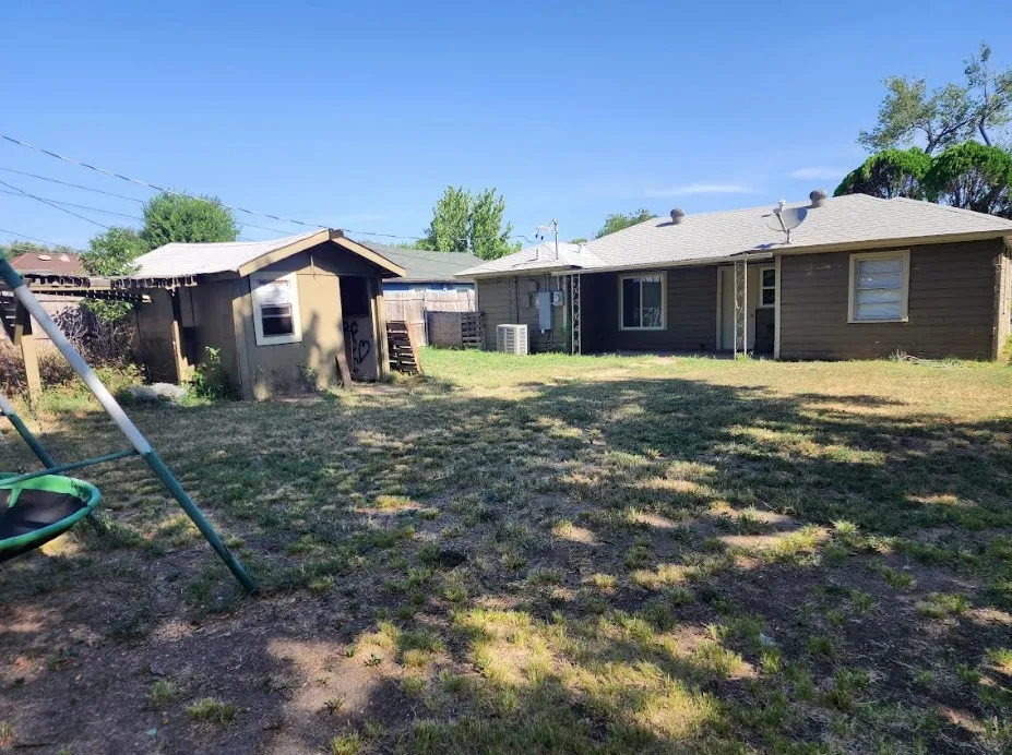 Single Family Residence For Sale in Dallas County , 813 Choctaw Trace, Grand Prairie, Texas 75051, 3 Bedroom, 2 Bathroom, Garage spaces, 1,061 Sqft, built in 1942, mls#21340519, Real Estate Agent in Grand Prairie, Homes For Sale in Dallas county, Homes For Sale in Grand Prairie, Realtor in Grand Prairie Texas, Real Estate Brokerage Independent Realty Texas, Luminita Cordes Realtor
