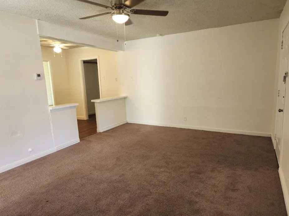 Single Family Residence For Sale in Dallas County , 813 Choctaw Trace, Grand Prairie, Texas 75051, 3 Bedroom, 2 Bathroom, Garage spaces, 1,061 Sqft, built in 1942, mls#21340519, Real Estate Agent in Grand Prairie, Homes For Sale in Dallas county, Homes For Sale in Grand Prairie, Realtor in Grand Prairie Texas, Real Estate Brokerage Independent Realty Texas, Luminita Cordes Realtor
