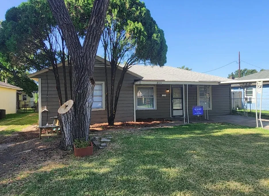 Single Family Residence For Sale in Dallas County , 813 Choctaw Trace, Grand Prairie, Texas 75051, 3 Bedroom, 2 Bathroom, Garage spaces, 1,061 Sqft, built in 1942, mls#21340519, Real Estate Agent in Grand Prairie, Homes For Sale in Dallas county, Homes For Sale in Grand Prairie, Realtor in Grand Prairie Texas, Real Estate Brokerage Independent Realty Texas, Luminita Cordes Realtor