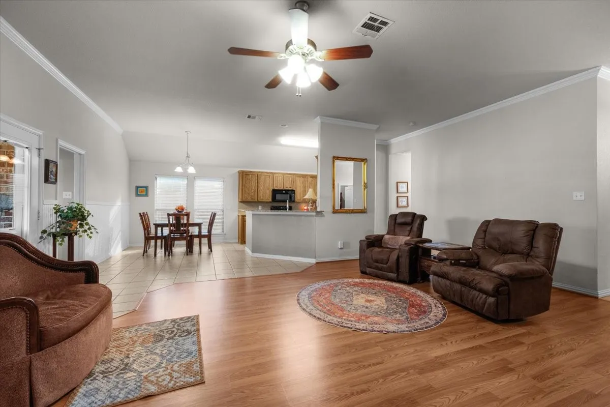 Single Family Residence For Sale in Parker County , 380 Lockwood Lane, Weatherford, Texas 76087, 4 Bedroom, 2 Bathroom, 2 Garage spaces, 2,031 Sqft, built in 2006, mls#21350680, Real Estate Agent in Weatherford, Homes For Sale in Parker county, Homes For Sale in Weatherford, Realtor in Weatherford Texas, Real Estate Brokerage Independent Realty Texas, Luminita Cordes Realtor