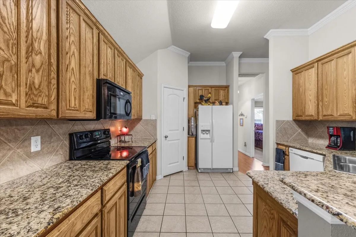 Single Family Residence For Sale in Parker County , 380 Lockwood Lane, Weatherford, Texas 76087, 4 Bedroom, 2 Bathroom, 2 Garage spaces, 2,031 Sqft, built in 2006, mls#21350680, Real Estate Agent in Weatherford, Homes For Sale in Parker county, Homes For Sale in Weatherford, Realtor in Weatherford Texas, Real Estate Brokerage Independent Realty Texas, Luminita Cordes Realtor
