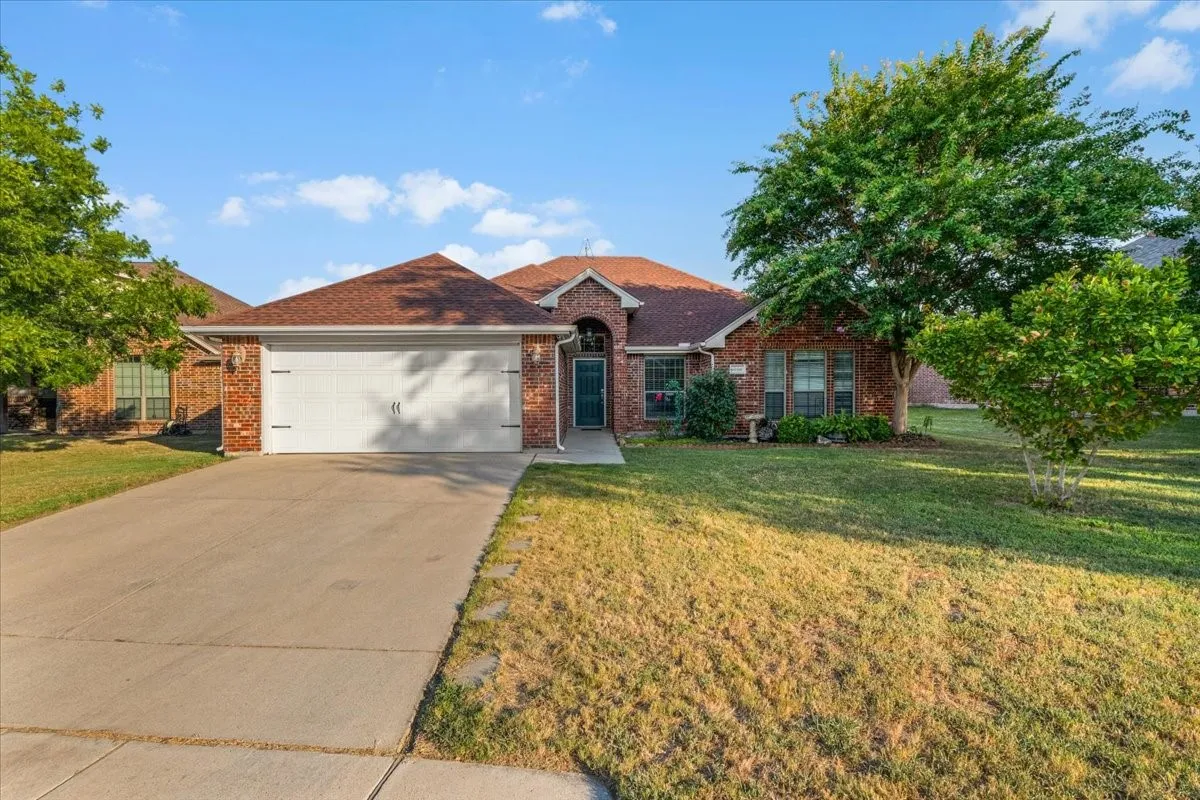 Single Family Residence For Sale in Parker County , 380 Lockwood Lane, Weatherford, Texas 76087, 4 Bedroom, 2 Bathroom, 2 Garage spaces, 2,031 Sqft, built in 2006, mls#21350680, Real Estate Agent in Weatherford, Homes For Sale in Parker county, Homes For Sale in Weatherford, Realtor in Weatherford Texas, Real Estate Brokerage Independent Realty Texas, Luminita Cordes Realtor