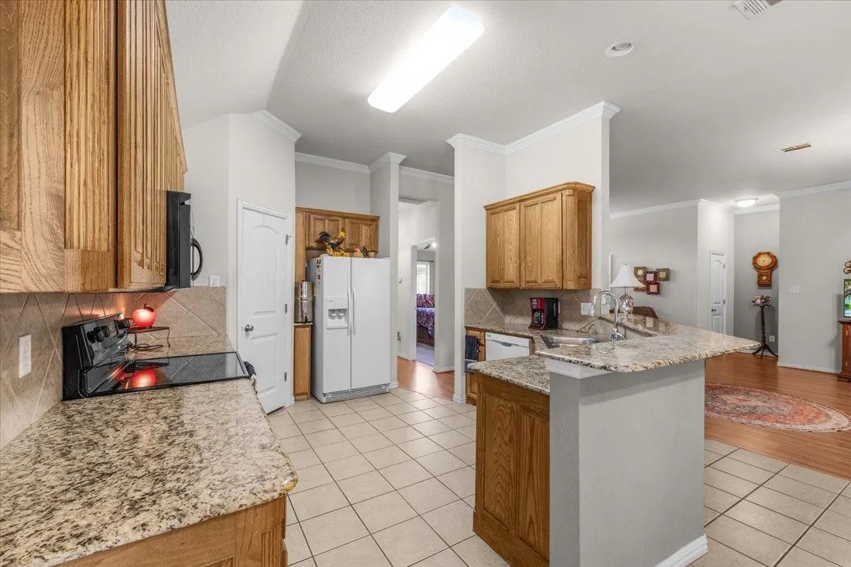 Single Family Residence For Sale in Parker County , 380 Lockwood Lane, Weatherford, Texas 76087, 4 Bedroom, 2 Bathroom, 2 Garage spaces, 2,031 Sqft, built in 2006, mls#21350680, Real Estate Agent in Weatherford, Homes For Sale in Parker county, Homes For Sale in Weatherford, Realtor in Weatherford Texas, Real Estate Brokerage Independent Realty Texas, Luminita Cordes Realtor