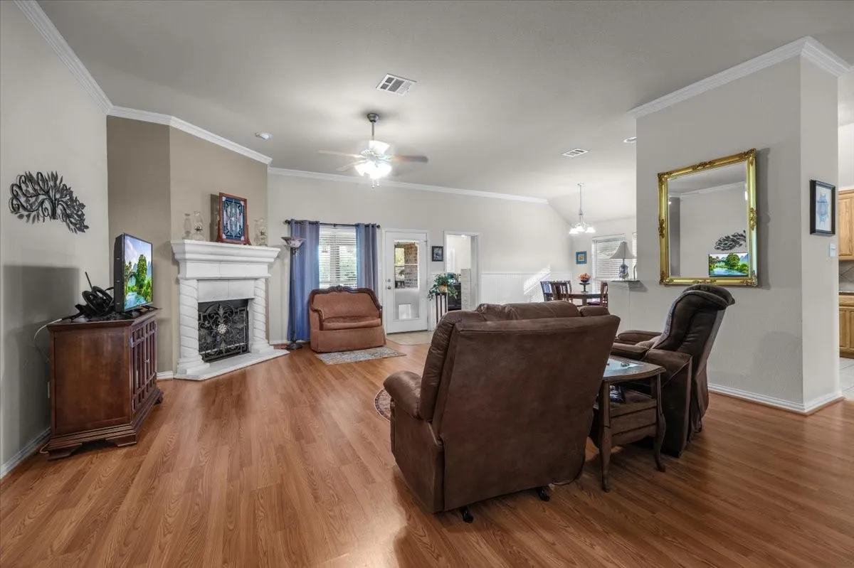 Single Family Residence For Sale in Parker County , 380 Lockwood Lane, Weatherford, Texas 76087, 4 Bedroom, 2 Bathroom, 2 Garage spaces, 2,031 Sqft, built in 2006, mls#21350680, Real Estate Agent in Weatherford, Homes For Sale in Parker county, Homes For Sale in Weatherford, Realtor in Weatherford Texas, Real Estate Brokerage Independent Realty Texas, Luminita Cordes Realtor