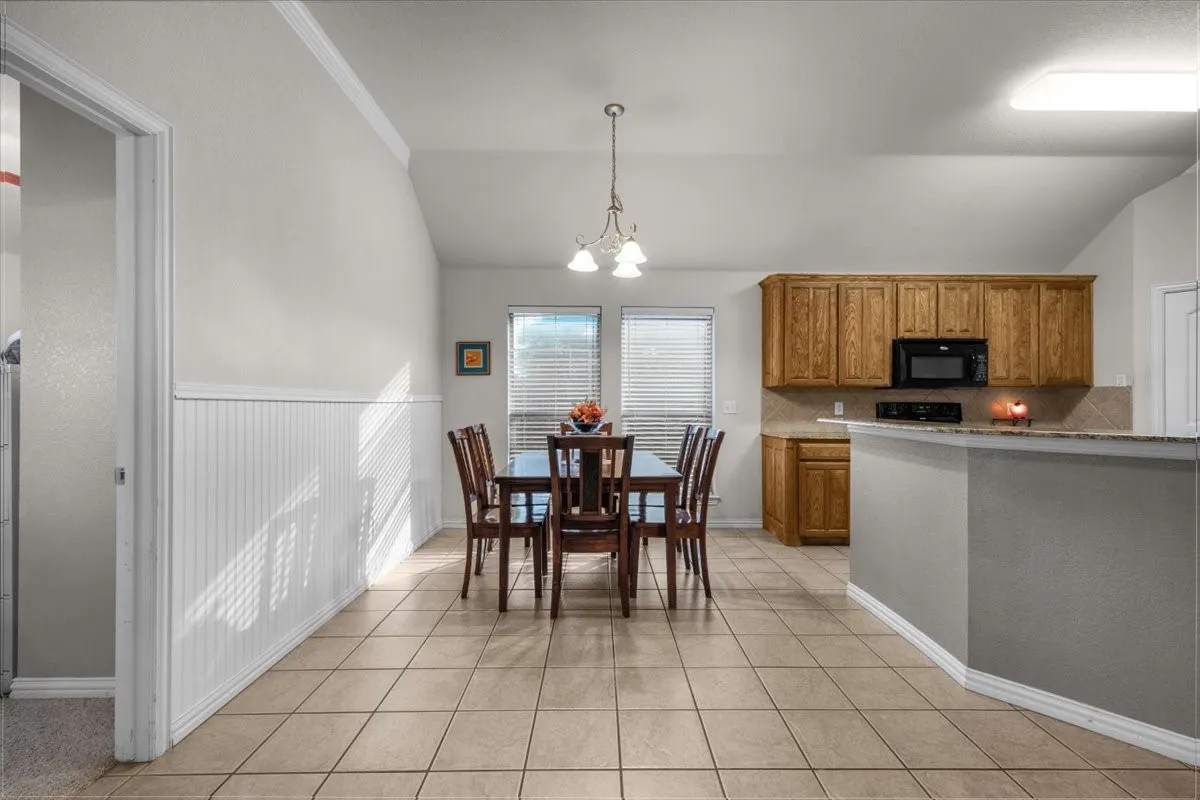 Single Family Residence For Sale in Parker County , 380 Lockwood Lane, Weatherford, Texas 76087, 4 Bedroom, 2 Bathroom, 2 Garage spaces, 2,031 Sqft, built in 2006, mls#21350680, Real Estate Agent in Weatherford, Homes For Sale in Parker county, Homes For Sale in Weatherford, Realtor in Weatherford Texas, Real Estate Brokerage Independent Realty Texas, Luminita Cordes Realtor