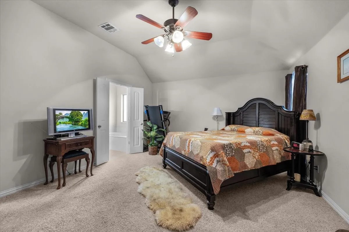 Single Family Residence For Sale in Parker County , 380 Lockwood Lane, Weatherford, Texas 76087, 4 Bedroom, 2 Bathroom, 2 Garage spaces, 2,031 Sqft, built in 2006, mls#21350680, Real Estate Agent in Weatherford, Homes For Sale in Parker county, Homes For Sale in Weatherford, Realtor in Weatherford Texas, Real Estate Brokerage Independent Realty Texas, Luminita Cordes Realtor