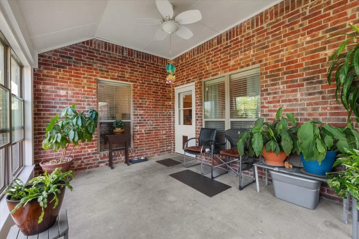 Single Family Residence For Sale in Parker County , 380 Lockwood Lane, Weatherford, Texas 76087, 4 Bedroom, 2 Bathroom, 2 Garage spaces, 2,031 Sqft, built in 2006, mls#21350680, Real Estate Agent in Weatherford, Homes For Sale in Parker county, Homes For Sale in Weatherford, Realtor in Weatherford Texas, Real Estate Brokerage Independent Realty Texas, Luminita Cordes Realtor