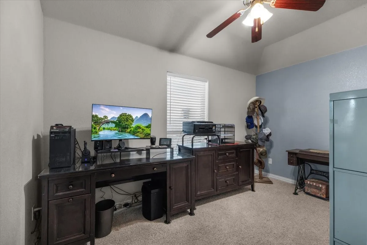 Single Family Residence For Sale in Parker County , 380 Lockwood Lane, Weatherford, Texas 76087, 4 Bedroom, 2 Bathroom, 2 Garage spaces, 2,031 Sqft, built in 2006, mls#21350680, Real Estate Agent in Weatherford, Homes For Sale in Parker county, Homes For Sale in Weatherford, Realtor in Weatherford Texas, Real Estate Brokerage Independent Realty Texas, Luminita Cordes Realtor