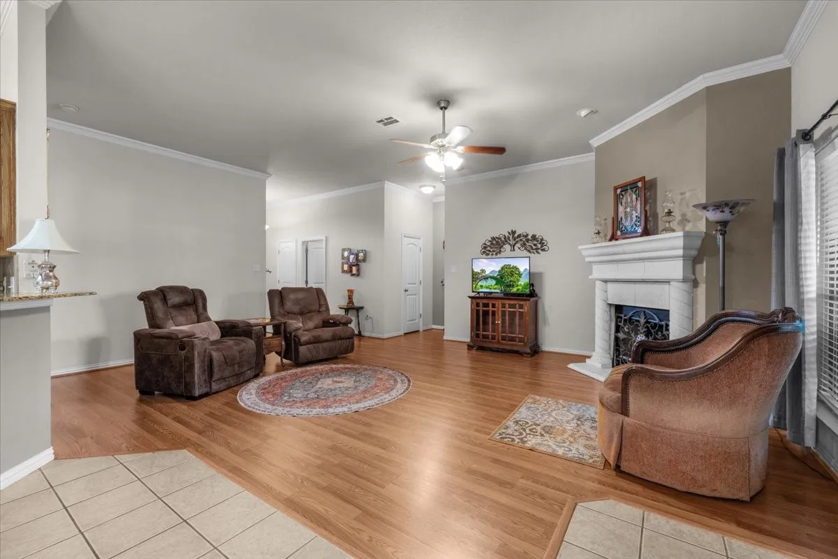 Single Family Residence For Sale in Parker County , 380 Lockwood Lane, Weatherford, Texas 76087, 4 Bedroom, 2 Bathroom, 2 Garage spaces, 2,031 Sqft, built in 2006, mls#21350680, Real Estate Agent in Weatherford, Homes For Sale in Parker county, Homes For Sale in Weatherford, Realtor in Weatherford Texas, Real Estate Brokerage Independent Realty Texas, Luminita Cordes Realtor