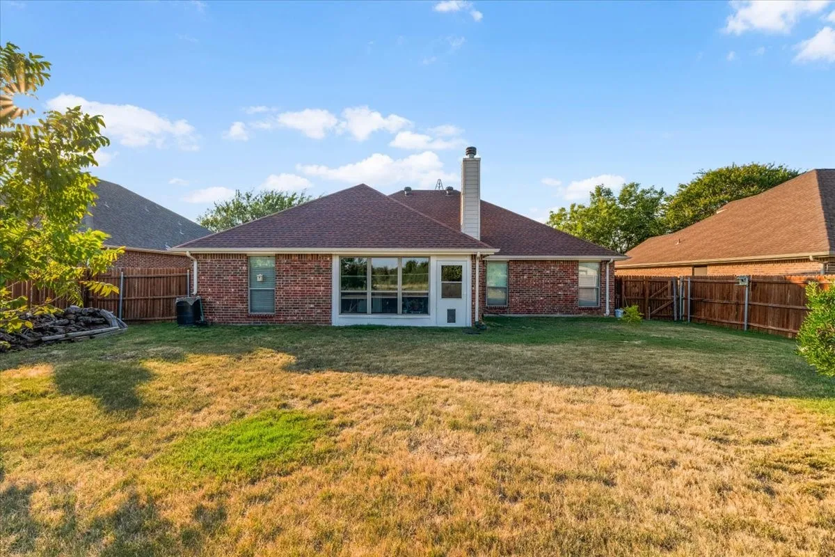 Single Family Residence For Sale in Parker County , 380 Lockwood Lane, Weatherford, Texas 76087, 4 Bedroom, 2 Bathroom, 2 Garage spaces, 2,031 Sqft, built in 2006, mls#21350680, Real Estate Agent in Weatherford, Homes For Sale in Parker county, Homes For Sale in Weatherford, Realtor in Weatherford Texas, Real Estate Brokerage Independent Realty Texas, Luminita Cordes Realtor