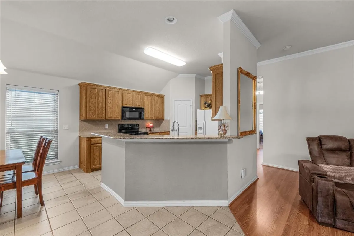 Single Family Residence For Sale in Parker County , 380 Lockwood Lane, Weatherford, Texas 76087, 4 Bedroom, 2 Bathroom, 2 Garage spaces, 2,031 Sqft, built in 2006, mls#21350680, Real Estate Agent in Weatherford, Homes For Sale in Parker county, Homes For Sale in Weatherford, Realtor in Weatherford Texas, Real Estate Brokerage Independent Realty Texas, Luminita Cordes Realtor