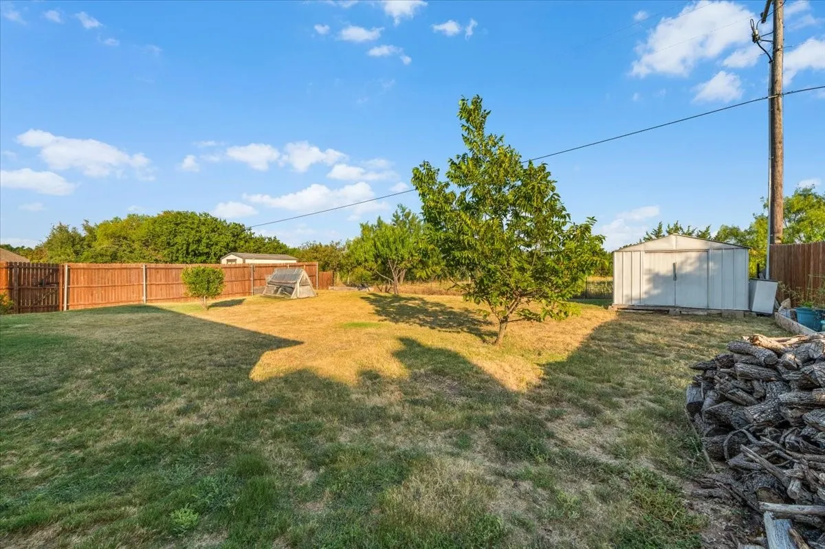 Single Family Residence For Sale in Parker County , 380 Lockwood Lane, Weatherford, Texas 76087, 4 Bedroom, 2 Bathroom, 2 Garage spaces, 2,031 Sqft, built in 2006, mls#21350680, Real Estate Agent in Weatherford, Homes For Sale in Parker county, Homes For Sale in Weatherford, Realtor in Weatherford Texas, Real Estate Brokerage Independent Realty Texas, Luminita Cordes Realtor