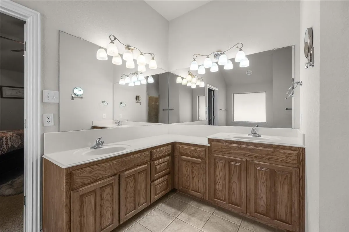 Single Family Residence For Sale in Parker County , 380 Lockwood Lane, Weatherford, Texas 76087, 4 Bedroom, 2 Bathroom, 2 Garage spaces, 2,031 Sqft, built in 2006, mls#21350680, Real Estate Agent in Weatherford, Homes For Sale in Parker county, Homes For Sale in Weatherford, Realtor in Weatherford Texas, Real Estate Brokerage Independent Realty Texas, Luminita Cordes Realtor