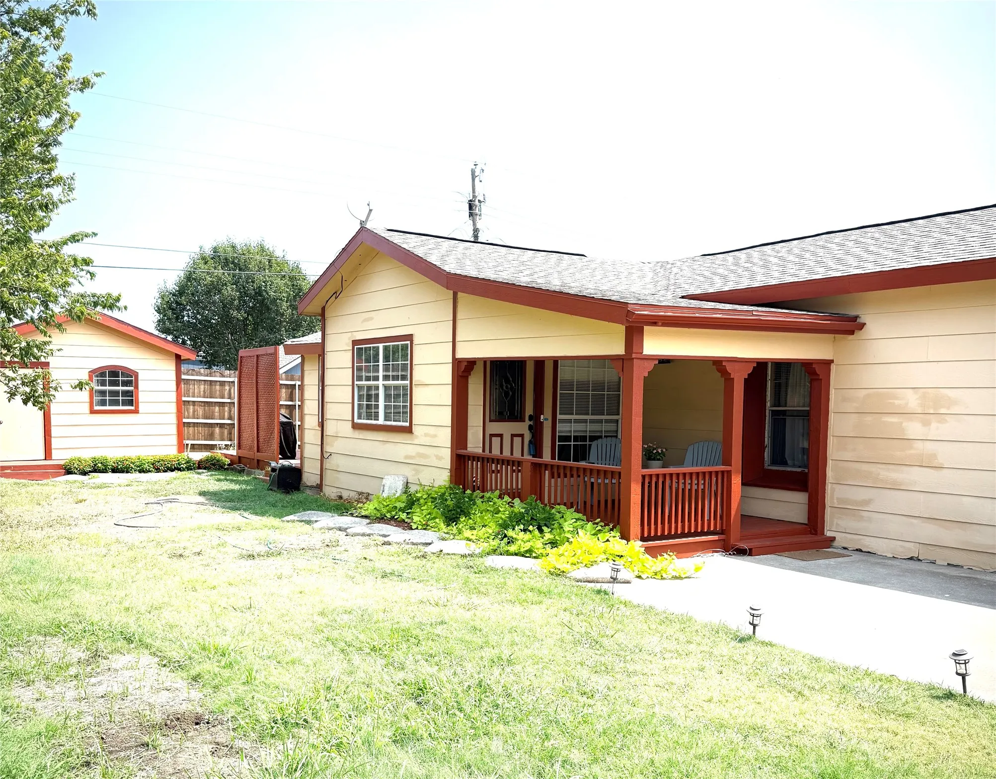 Manufactured Home For Sale in Denton County , 111 Ivy Lane, Roanoke, Texas 76262, 2 Bedroom, 2 Bathroom, Garage spaces, 1,118 Sqft, built in 1986, mls#21350803, Real Estate Agent in Roanoke, Homes For Sale in Denton county, Homes For Sale in Roanoke, Realtor in Roanoke Texas, Real Estate Brokerage Independent Realty Texas, Luminita Cordes Realtor