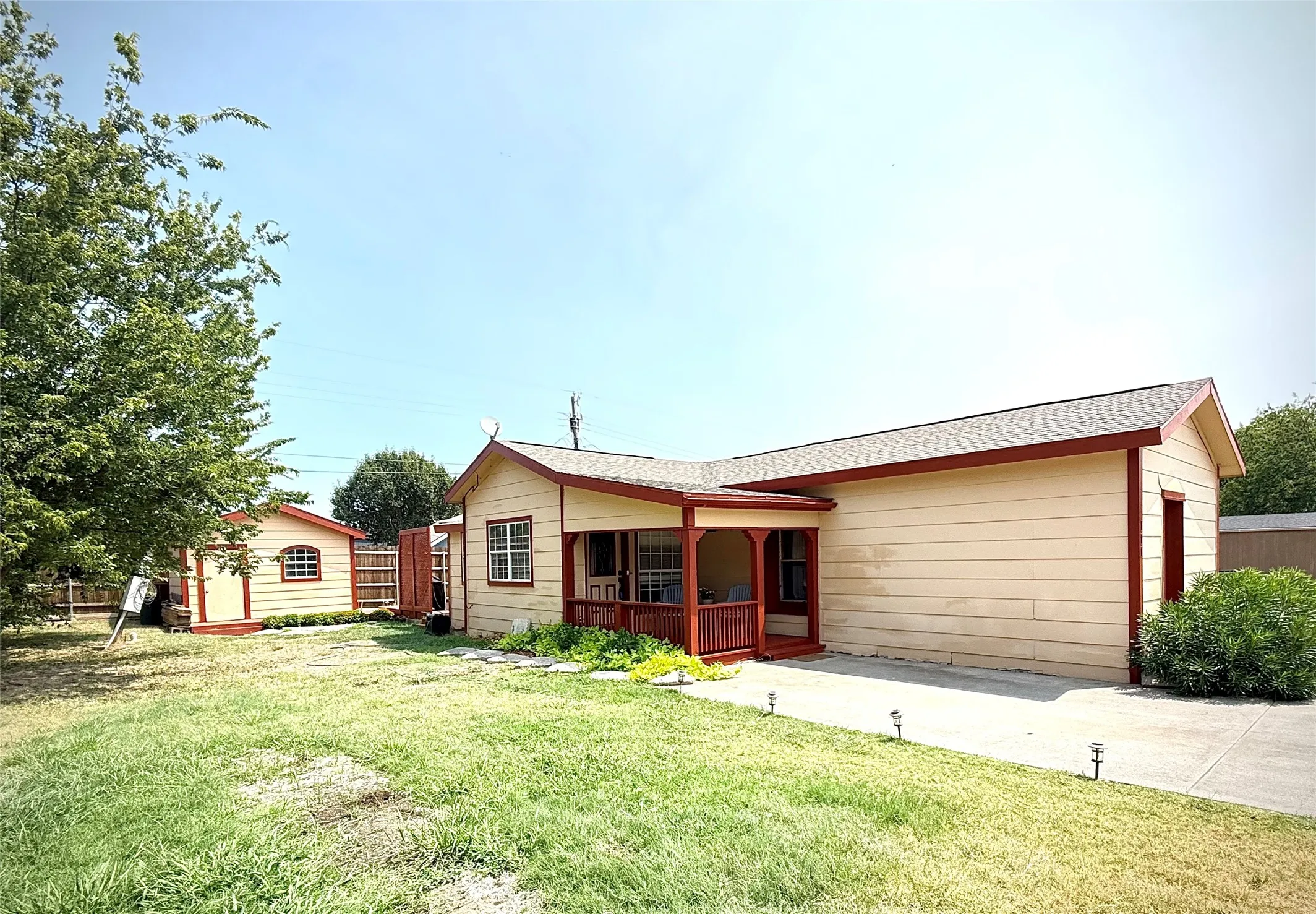 Manufactured Home For Sale in Denton County , 111 Ivy Lane, Roanoke, Texas 76262, 2 Bedroom, 2 Bathroom, Garage spaces, 1,118 Sqft, built in 1986, mls#21350803, Real Estate Agent in Roanoke, Homes For Sale in Denton county, Homes For Sale in Roanoke, Realtor in Roanoke Texas, Real Estate Brokerage Independent Realty Texas, Luminita Cordes Realtor
