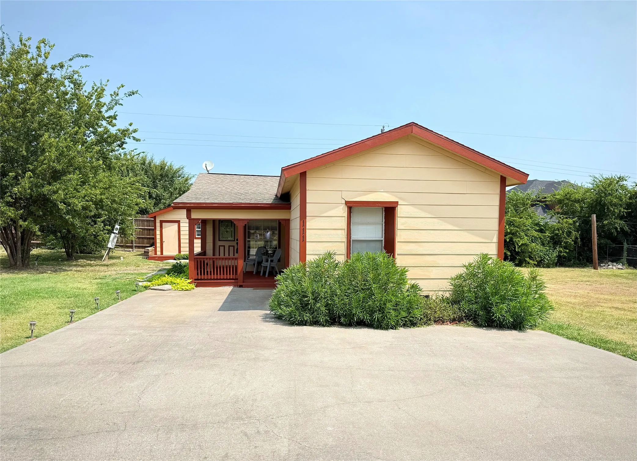 Manufactured Home For Sale in Denton County , 111 Ivy Lane, Roanoke, Texas 76262, 2 Bedroom, 2 Bathroom, Garage spaces, 1,118 Sqft, built in 1986, mls#21350803, Real Estate Agent in Roanoke, Homes For Sale in Denton county, Homes For Sale in Roanoke, Realtor in Roanoke Texas, Real Estate Brokerage Independent Realty Texas, Luminita Cordes Realtor