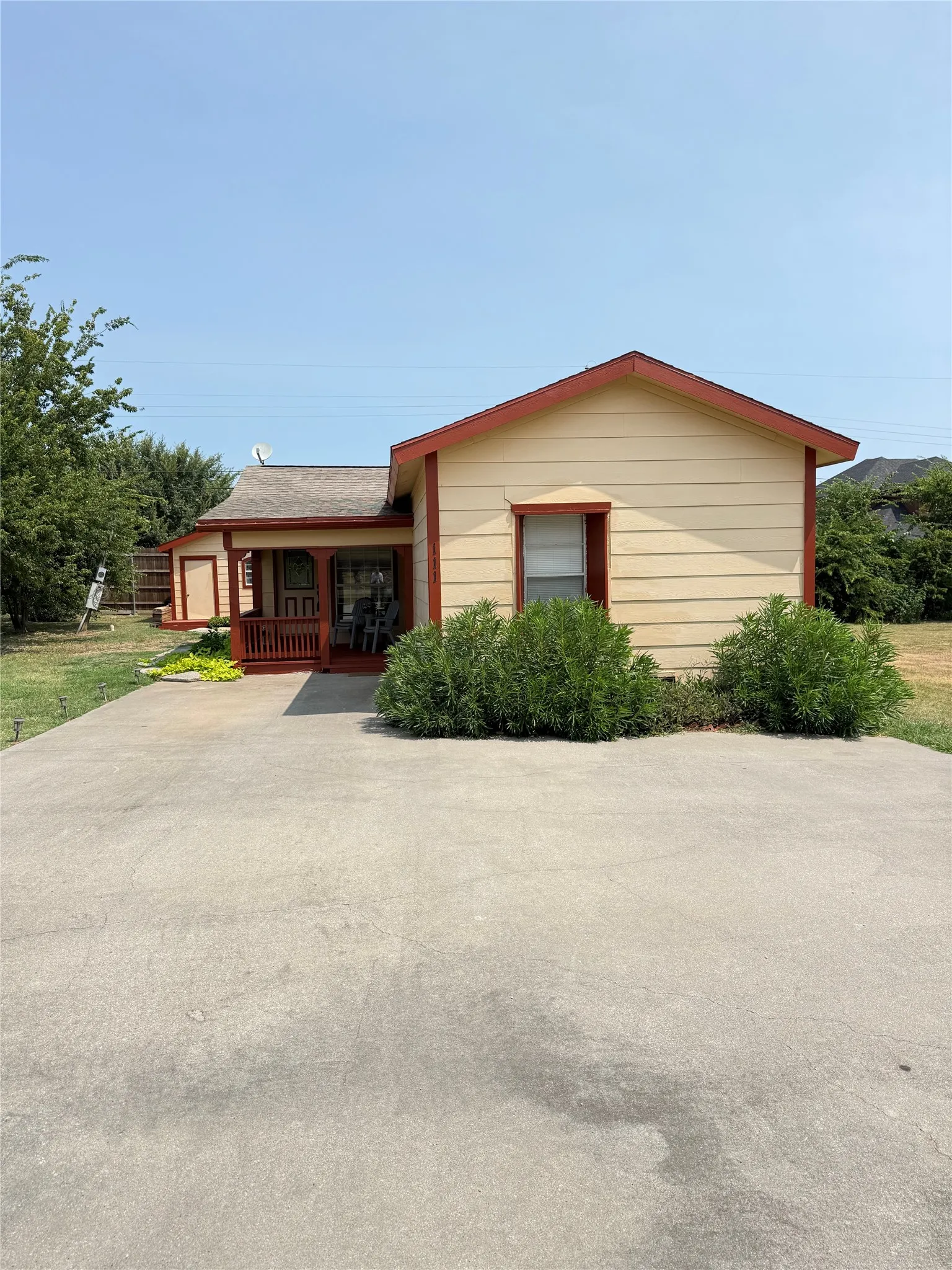 Manufactured Home For Sale in Denton County , 111 Ivy Lane, Roanoke, Texas 76262, 2 Bedroom, 2 Bathroom, Garage spaces, 1,118 Sqft, built in 1986, mls#21350803, Real Estate Agent in Roanoke, Homes For Sale in Denton county, Homes For Sale in Roanoke, Realtor in Roanoke Texas, Real Estate Brokerage Independent Realty Texas, Luminita Cordes Realtor