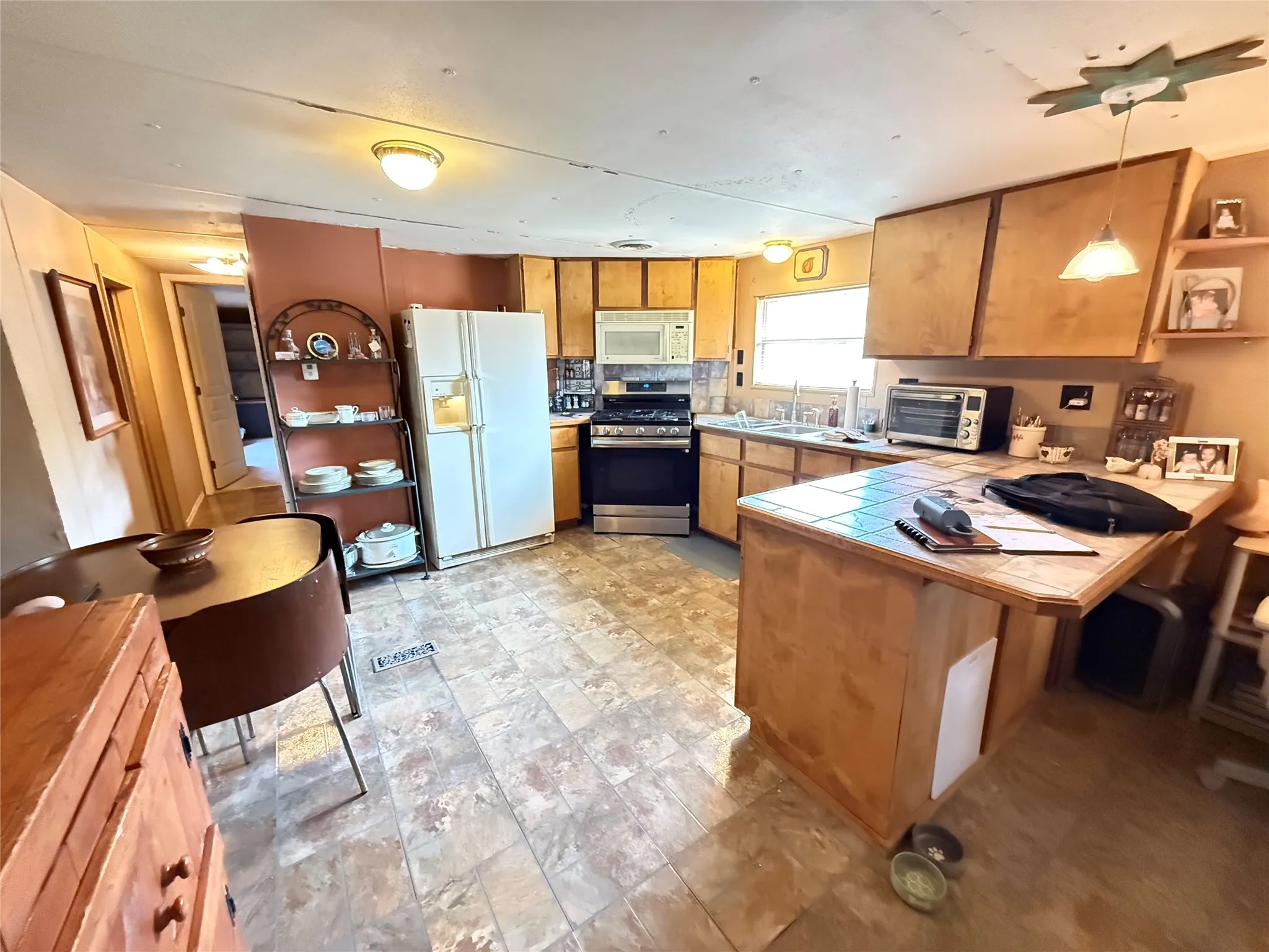 Manufactured Home For Sale in Denton County , 111 Ivy Lane, Roanoke, Texas 76262, 2 Bedroom, 2 Bathroom, Garage spaces, 1,118 Sqft, built in 1986, mls#21350803, Real Estate Agent in Roanoke, Homes For Sale in Denton county, Homes For Sale in Roanoke, Realtor in Roanoke Texas, Real Estate Brokerage Independent Realty Texas, Luminita Cordes Realtor