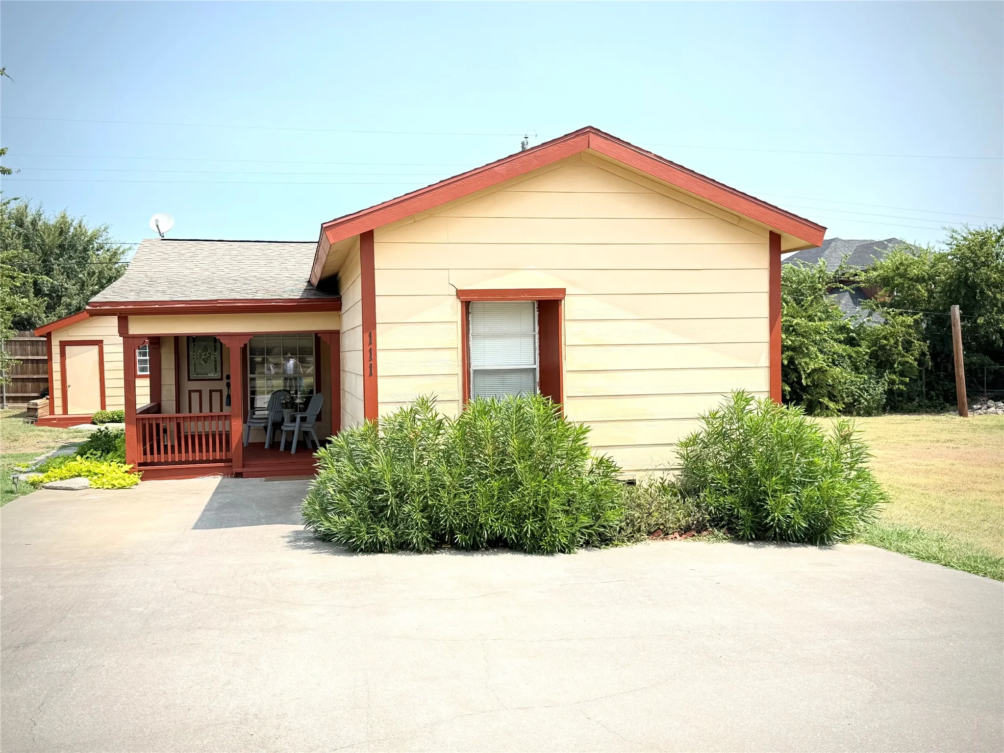 Manufactured Home For Sale in Denton County , 111 Ivy Lane, Roanoke, Texas 76262, 2 Bedroom, 2 Bathroom, Garage spaces, 1,118 Sqft, built in 1986, mls#21350803, Real Estate Agent in Roanoke, Homes For Sale in Denton county, Homes For Sale in Roanoke, Realtor in Roanoke Texas, Real Estate Brokerage Independent Realty Texas, Luminita Cordes Realtor