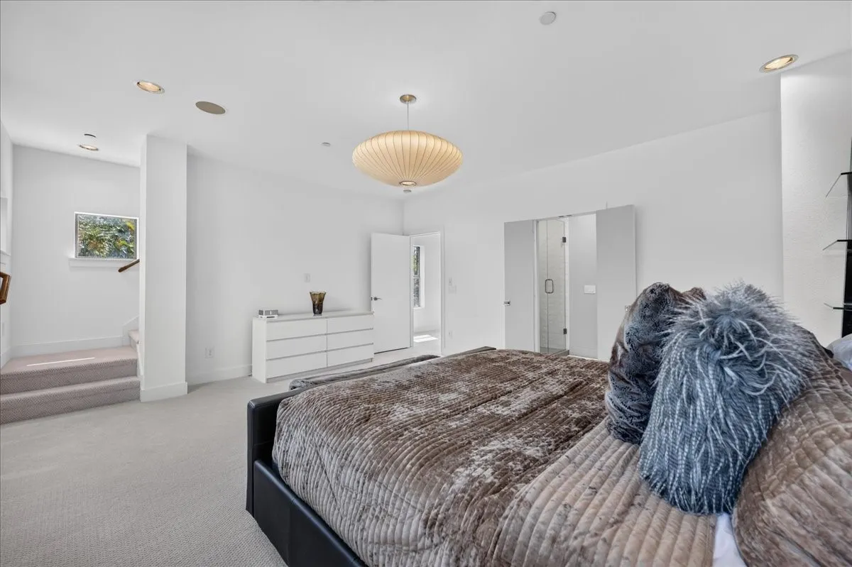 Condominium For Sale in Dallas County , 3930 Bowser Avenue 12, Dallas, Texas 75219, 2 Bedroom, 3 Bathroom, 2 Garage spaces, 1,825 Sqft, built in 2008, mls#21351050, Real Estate Agent in Dallas, Homes For Sale in Dallas county, Homes For Sale in Dallas, Realtor in Dallas Texas, Real Estate Brokerage Independent Realty Texas, Luminita Cordes Realtor
