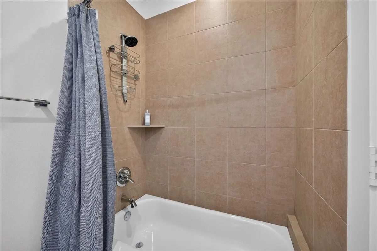 Condominium For Sale in Dallas County , 3930 Bowser Avenue 12, Dallas, Texas 75219, 2 Bedroom, 3 Bathroom, 2 Garage spaces, 1,825 Sqft, built in 2008, mls#21351050, Real Estate Agent in Dallas, Homes For Sale in Dallas county, Homes For Sale in Dallas, Realtor in Dallas Texas, Real Estate Brokerage Independent Realty Texas, Luminita Cordes Realtor