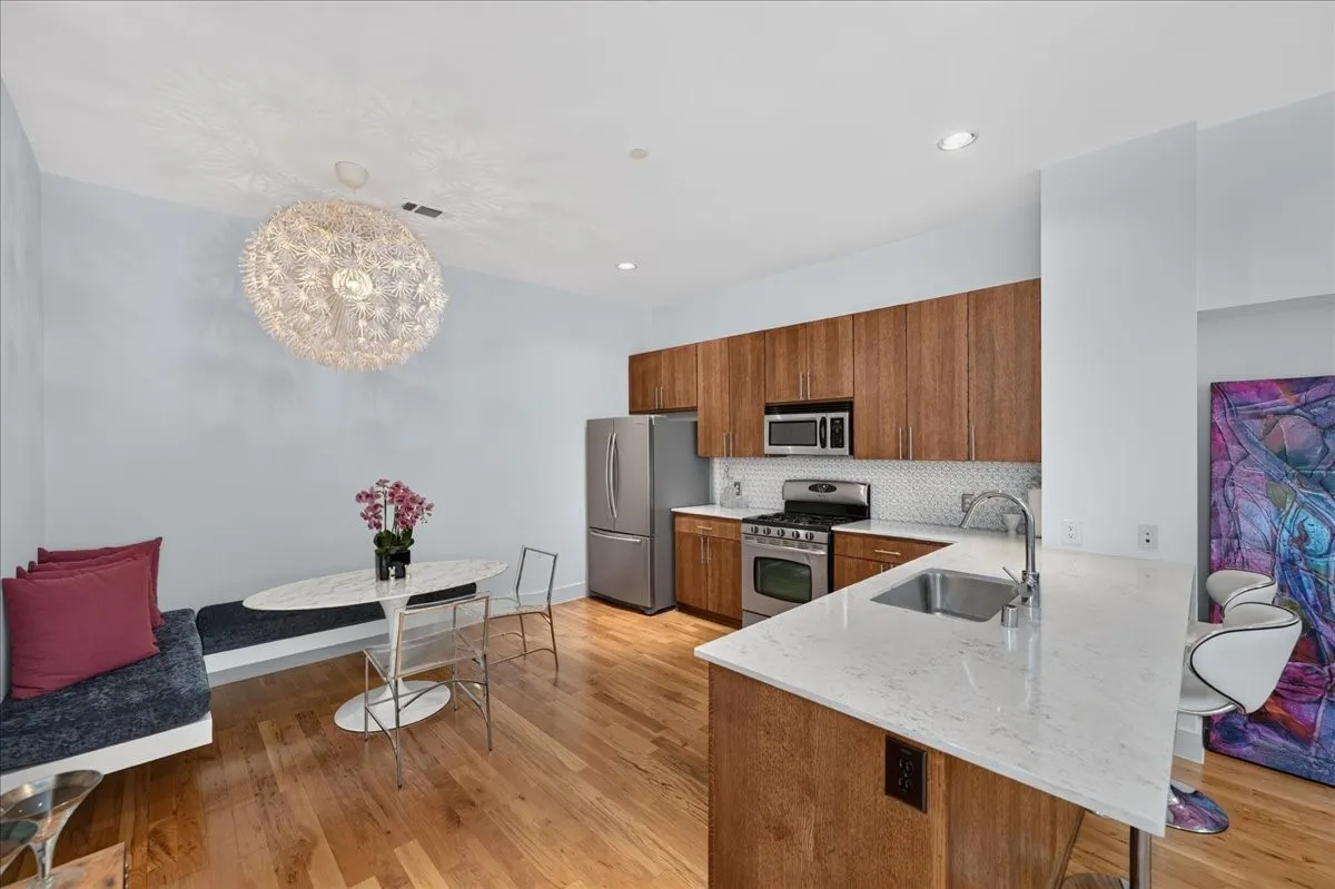 Condominium For Sale in Dallas County , 3930 Bowser Avenue 12, Dallas, Texas 75219, 2 Bedroom, 3 Bathroom, 2 Garage spaces, 1,825 Sqft, built in 2008, mls#21351050, Real Estate Agent in Dallas, Homes For Sale in Dallas county, Homes For Sale in Dallas, Realtor in Dallas Texas, Real Estate Brokerage Independent Realty Texas, Luminita Cordes Realtor