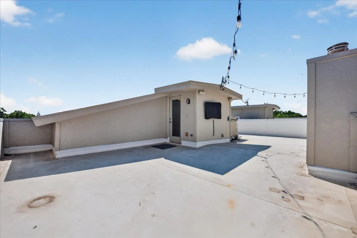 Condominium For Sale in Dallas County , 3930 Bowser Avenue 12, Dallas, Texas 75219, 2 Bedroom, 3 Bathroom, 2 Garage spaces, 1,825 Sqft, built in 2008, mls#21351050, Real Estate Agent in Dallas, Homes For Sale in Dallas county, Homes For Sale in Dallas, Realtor in Dallas Texas, Real Estate Brokerage Independent Realty Texas, Luminita Cordes Realtor