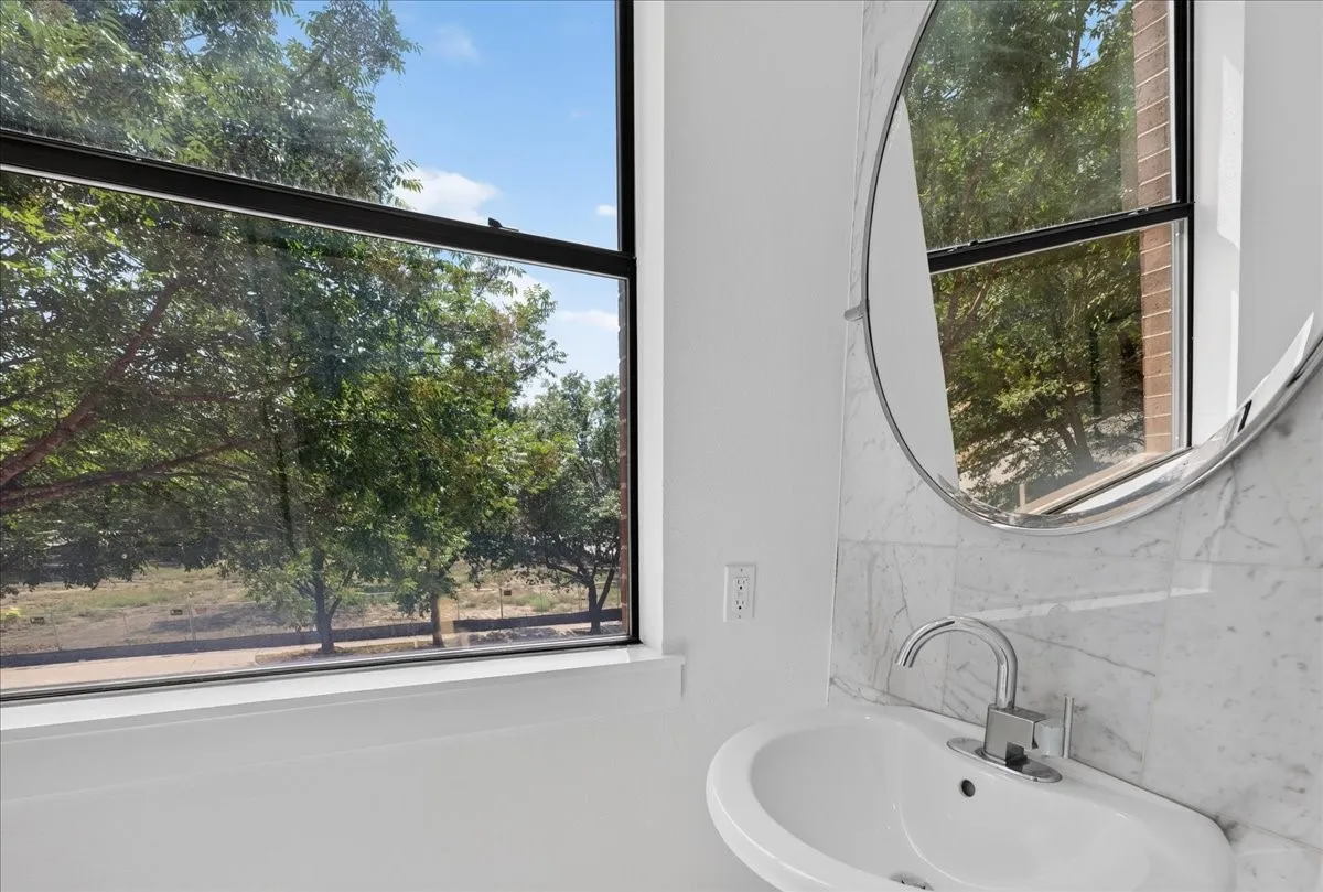 Condominium For Sale in Dallas County , 3930 Bowser Avenue 12, Dallas, Texas 75219, 2 Bedroom, 3 Bathroom, 2 Garage spaces, 1,825 Sqft, built in 2008, mls#21351050, Real Estate Agent in Dallas, Homes For Sale in Dallas county, Homes For Sale in Dallas, Realtor in Dallas Texas, Real Estate Brokerage Independent Realty Texas, Luminita Cordes Realtor