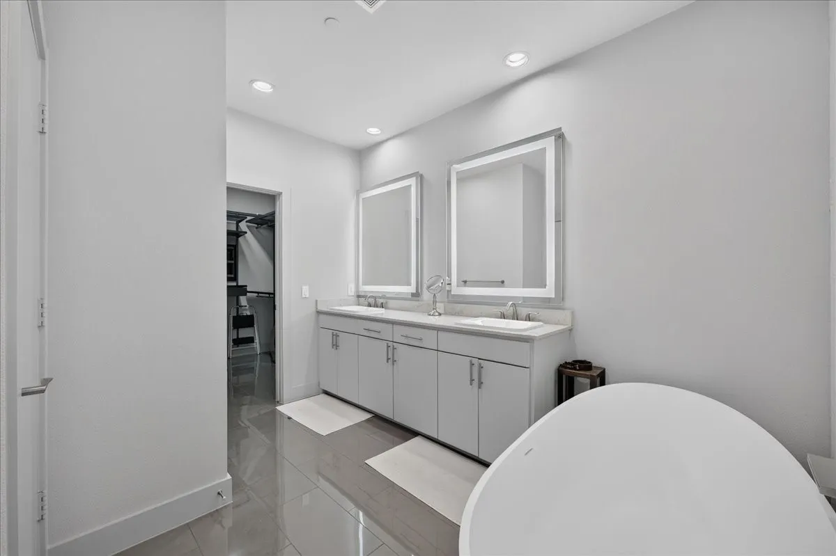 Condominium For Sale in Dallas County , 3930 Bowser Avenue 12, Dallas, Texas 75219, 2 Bedroom, 3 Bathroom, 2 Garage spaces, 1,825 Sqft, built in 2008, mls#21351050, Real Estate Agent in Dallas, Homes For Sale in Dallas county, Homes For Sale in Dallas, Realtor in Dallas Texas, Real Estate Brokerage Independent Realty Texas, Luminita Cordes Realtor