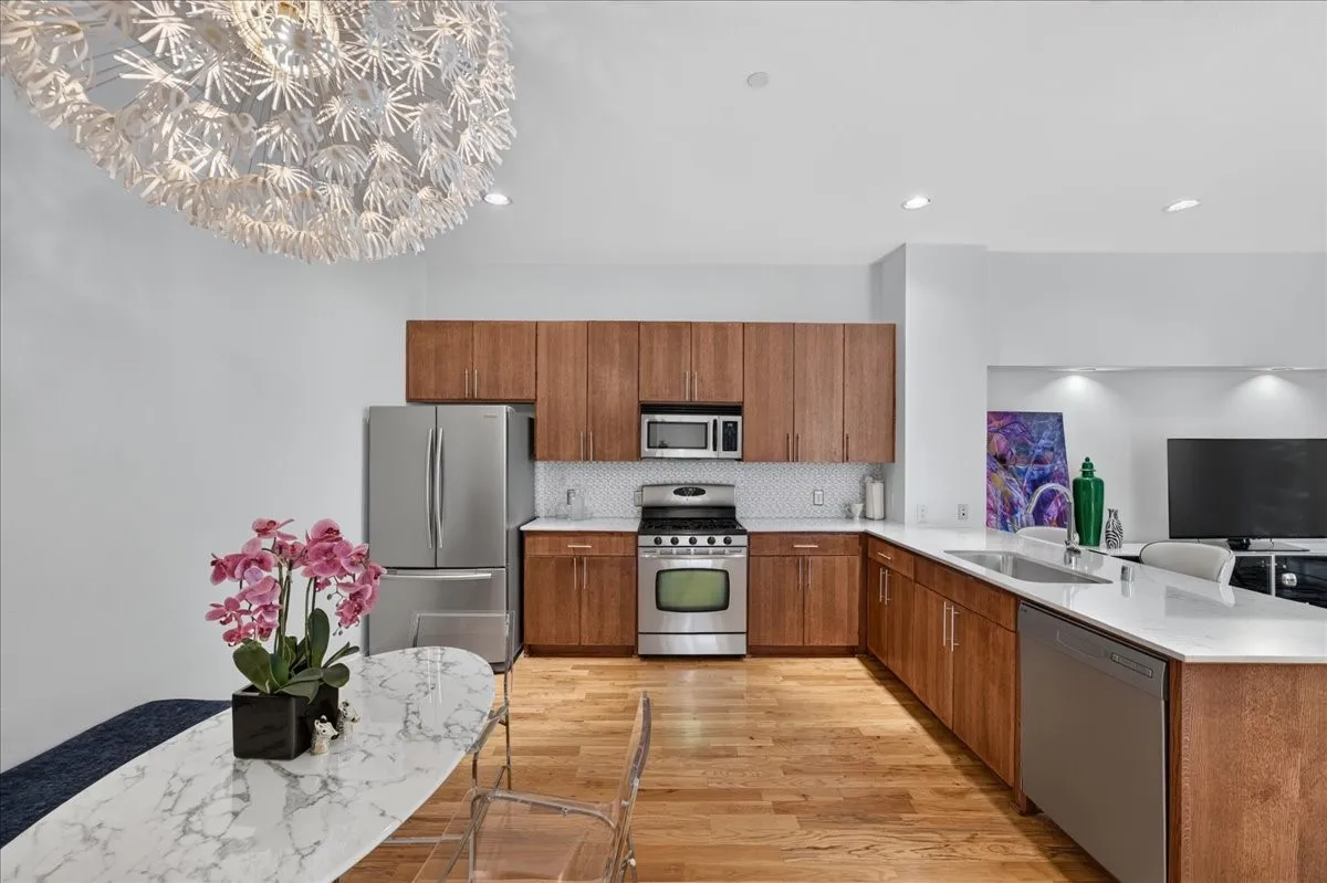 Condominium For Sale in Dallas County , 3930 Bowser Avenue 12, Dallas, Texas 75219, 2 Bedroom, 3 Bathroom, 2 Garage spaces, 1,825 Sqft, built in 2008, mls#21351050, Real Estate Agent in Dallas, Homes For Sale in Dallas county, Homes For Sale in Dallas, Realtor in Dallas Texas, Real Estate Brokerage Independent Realty Texas, Luminita Cordes Realtor