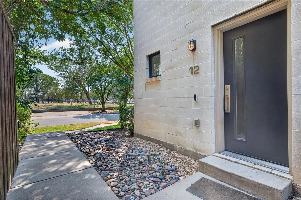 Condominium For Sale in Dallas County , 3930 Bowser Avenue 12, Dallas, Texas 75219, 2 Bedroom, 3 Bathroom, 2 Garage spaces, 1,825 Sqft, built in 2008, mls#21351050, Real Estate Agent in Dallas, Homes For Sale in Dallas county, Homes For Sale in Dallas, Realtor in Dallas Texas, Real Estate Brokerage Independent Realty Texas, Luminita Cordes Realtor