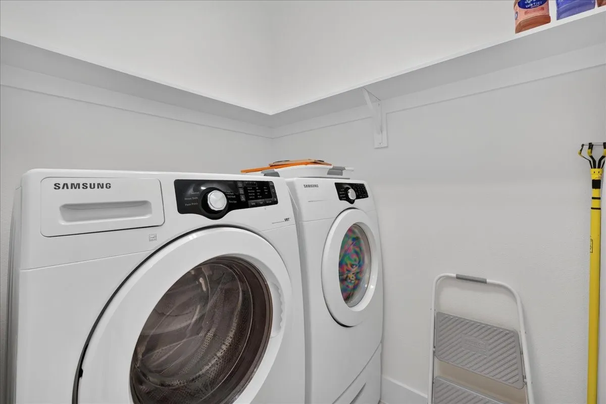 Condominium For Sale in Dallas County , 3930 Bowser Avenue 12, Dallas, Texas 75219, 2 Bedroom, 3 Bathroom, 2 Garage spaces, 1,825 Sqft, built in 2008, mls#21351050, Real Estate Agent in Dallas, Homes For Sale in Dallas county, Homes For Sale in Dallas, Realtor in Dallas Texas, Real Estate Brokerage Independent Realty Texas, Luminita Cordes Realtor