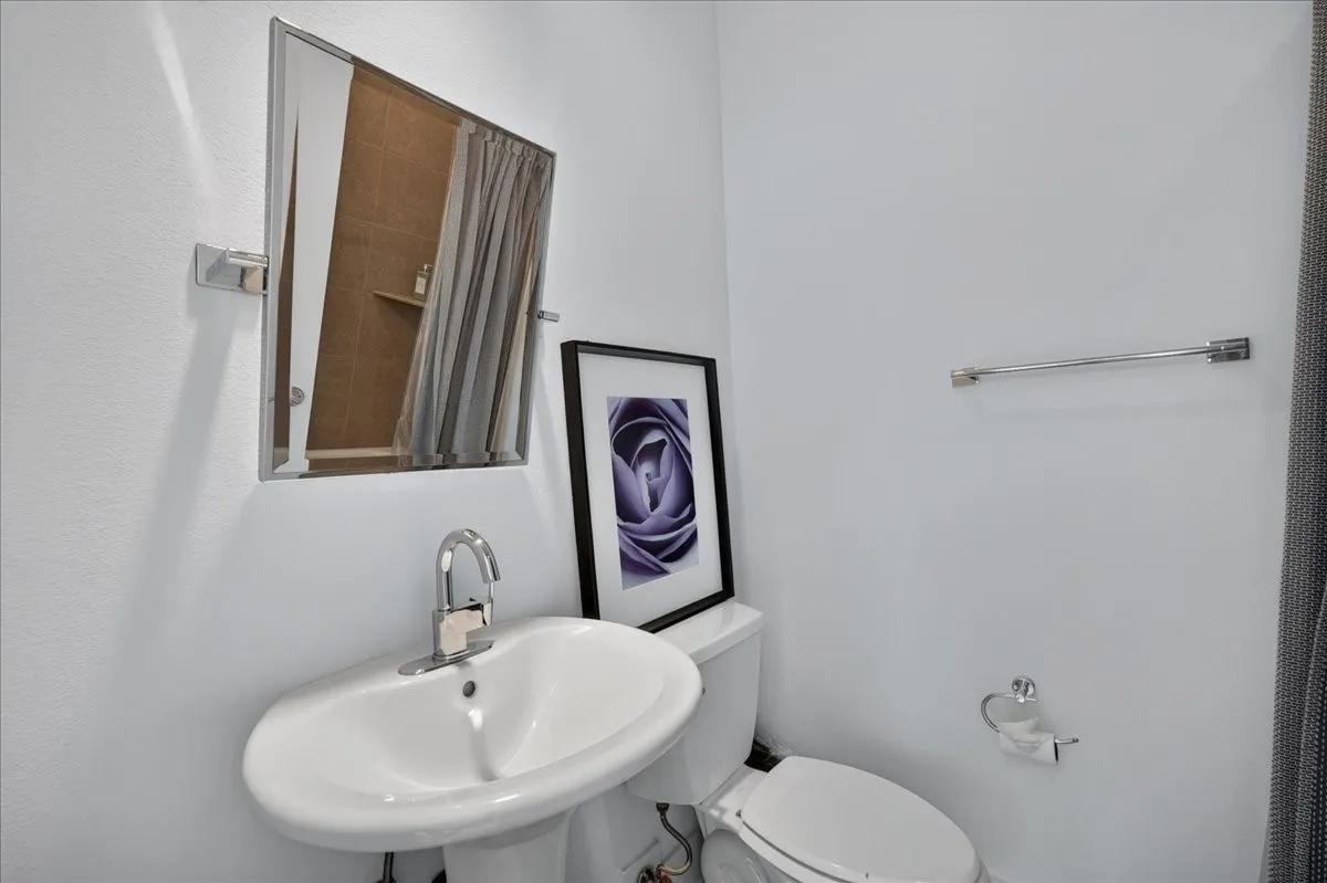 Condominium For Sale in Dallas County , 3930 Bowser Avenue 12, Dallas, Texas 75219, 2 Bedroom, 3 Bathroom, 2 Garage spaces, 1,825 Sqft, built in 2008, mls#21351050, Real Estate Agent in Dallas, Homes For Sale in Dallas county, Homes For Sale in Dallas, Realtor in Dallas Texas, Real Estate Brokerage Independent Realty Texas, Luminita Cordes Realtor