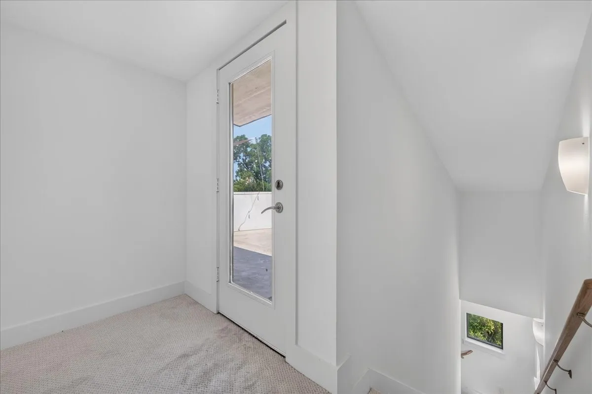 Condominium For Sale in Dallas County , 3930 Bowser Avenue 12, Dallas, Texas 75219, 2 Bedroom, 3 Bathroom, 2 Garage spaces, 1,825 Sqft, built in 2008, mls#21351050, Real Estate Agent in Dallas, Homes For Sale in Dallas county, Homes For Sale in Dallas, Realtor in Dallas Texas, Real Estate Brokerage Independent Realty Texas, Luminita Cordes Realtor
