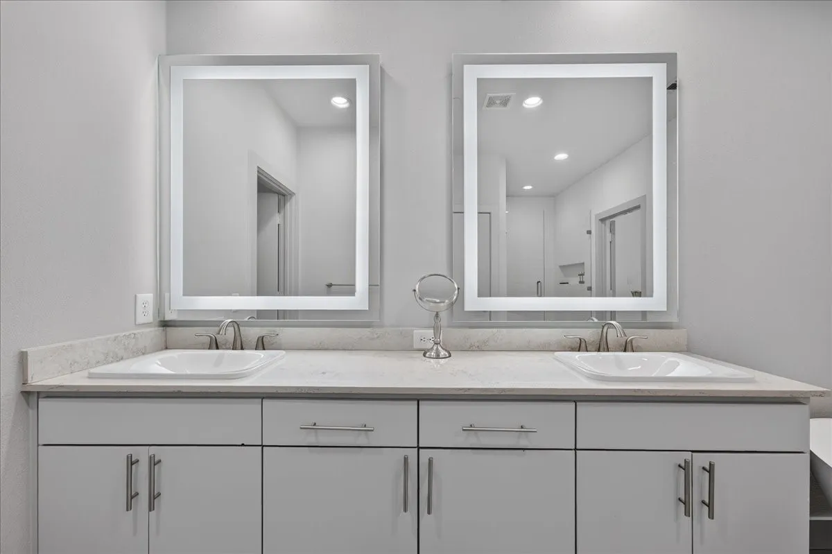 Condominium For Sale in Dallas County , 3930 Bowser Avenue 12, Dallas, Texas 75219, 2 Bedroom, 3 Bathroom, 2 Garage spaces, 1,825 Sqft, built in 2008, mls#21351050, Real Estate Agent in Dallas, Homes For Sale in Dallas county, Homes For Sale in Dallas, Realtor in Dallas Texas, Real Estate Brokerage Independent Realty Texas, Luminita Cordes Realtor