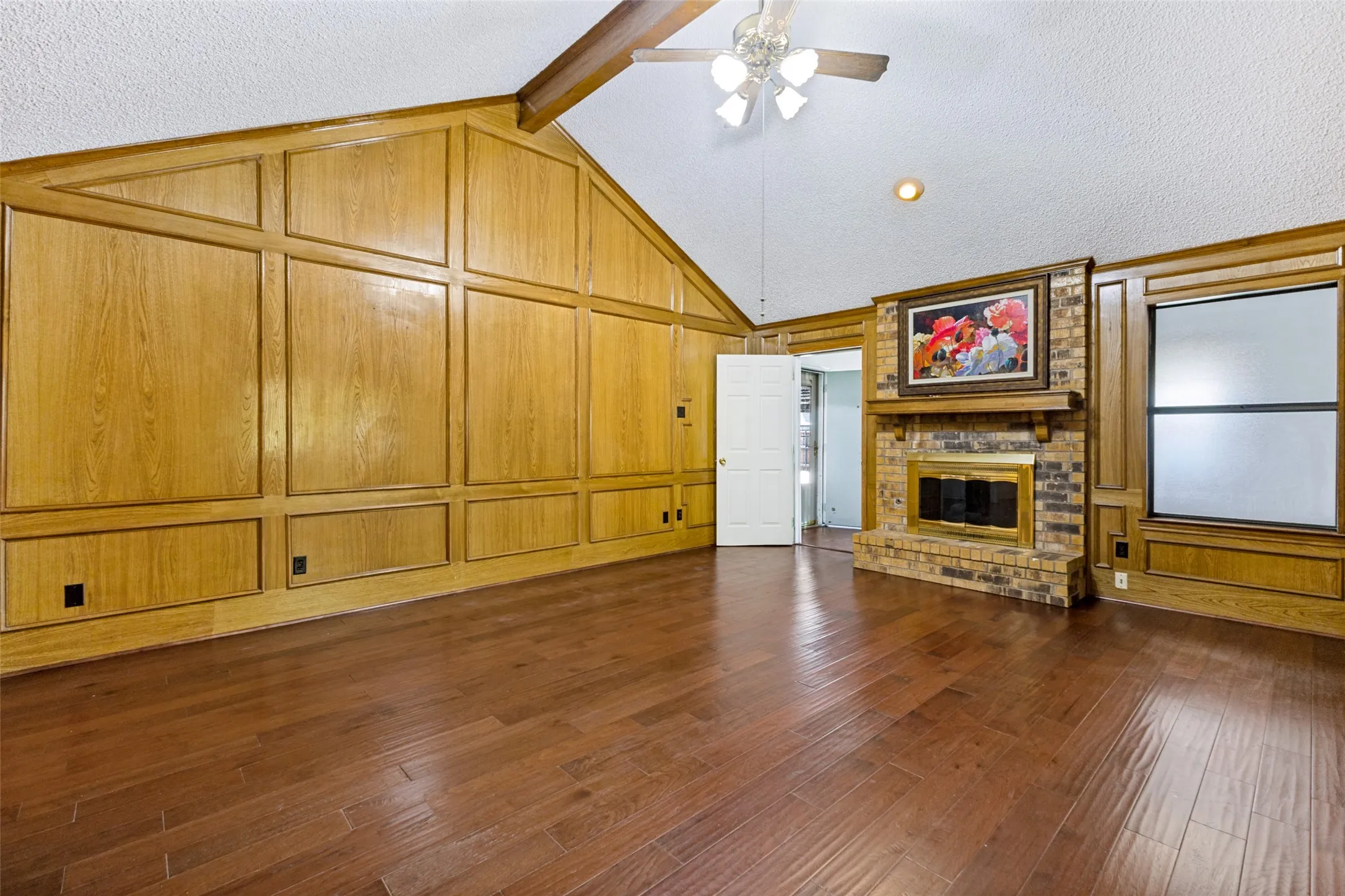 Single Family Residence For Sale in Dallas County , 841 Broadmoor Drive, Mesquite, Texas 75149, 4 Bedroom, 3 Bathroom, 2 Garage spaces, 1,806 Sqft, built in 1984, mls#21350789, Real Estate Agent in Mesquite, Homes For Sale in Dallas county, Homes For Sale in Mesquite, Realtor in Mesquite Texas, Real Estate Brokerage Independent Realty Texas, Luminita Cordes Realtor