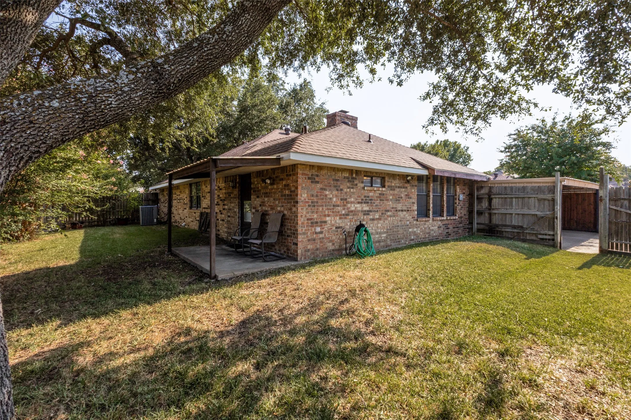 Single Family Residence For Sale in Dallas County , 841 Broadmoor Drive, Mesquite, Texas 75149, 4 Bedroom, 3 Bathroom, 2 Garage spaces, 1,806 Sqft, built in 1984, mls#21350789, Real Estate Agent in Mesquite, Homes For Sale in Dallas county, Homes For Sale in Mesquite, Realtor in Mesquite Texas, Real Estate Brokerage Independent Realty Texas, Luminita Cordes Realtor